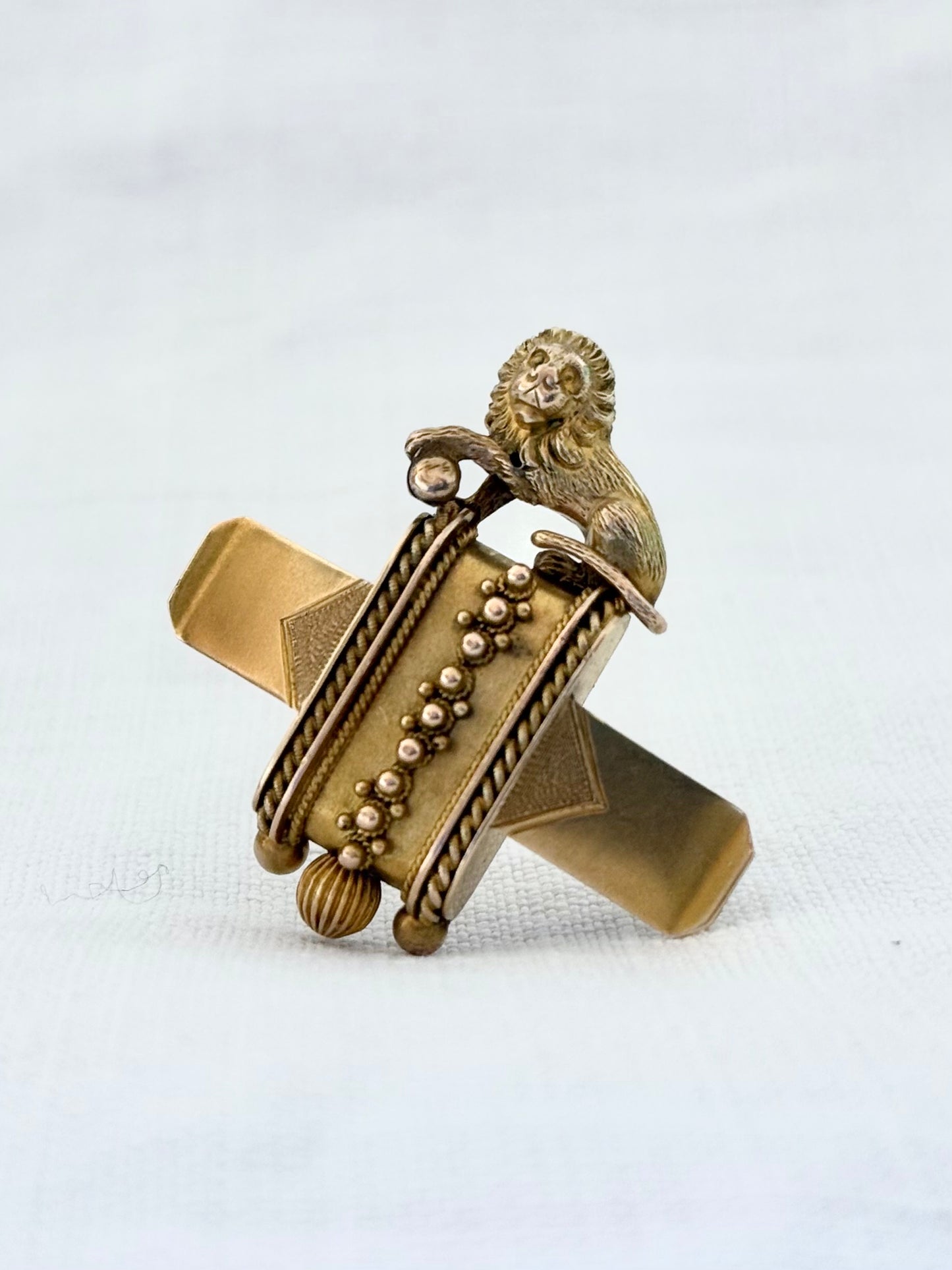 .18ct .1860s .750 standard gold Antique rare Etruscan Revival Brooch in 18ct Yellow Gold – Lion Motif with Granulation