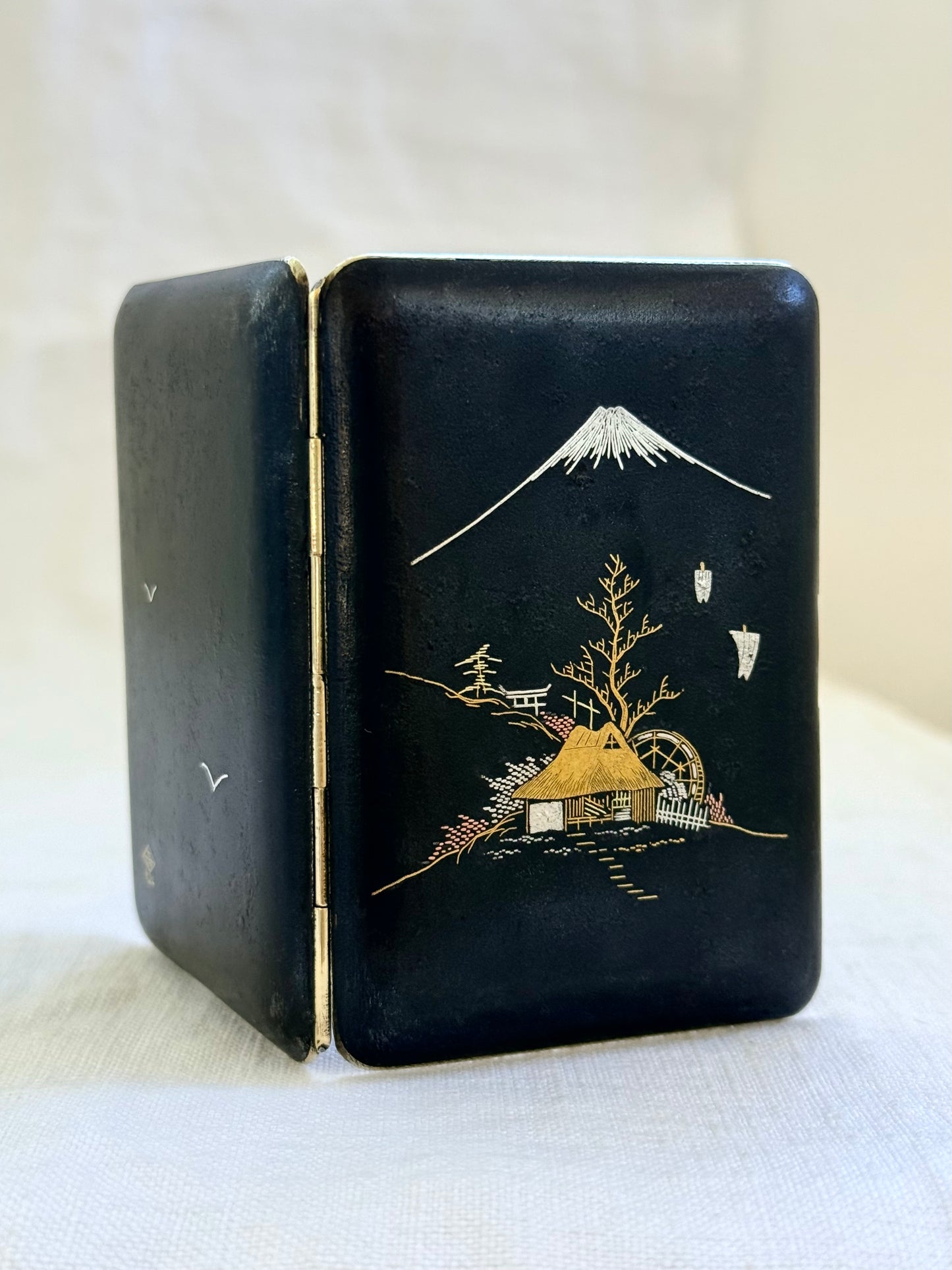 .1930s .1940s .24k gold collectors Japanese craft-man studio made Damascene mixed metal inlay oriental treasure cigarette trinket case