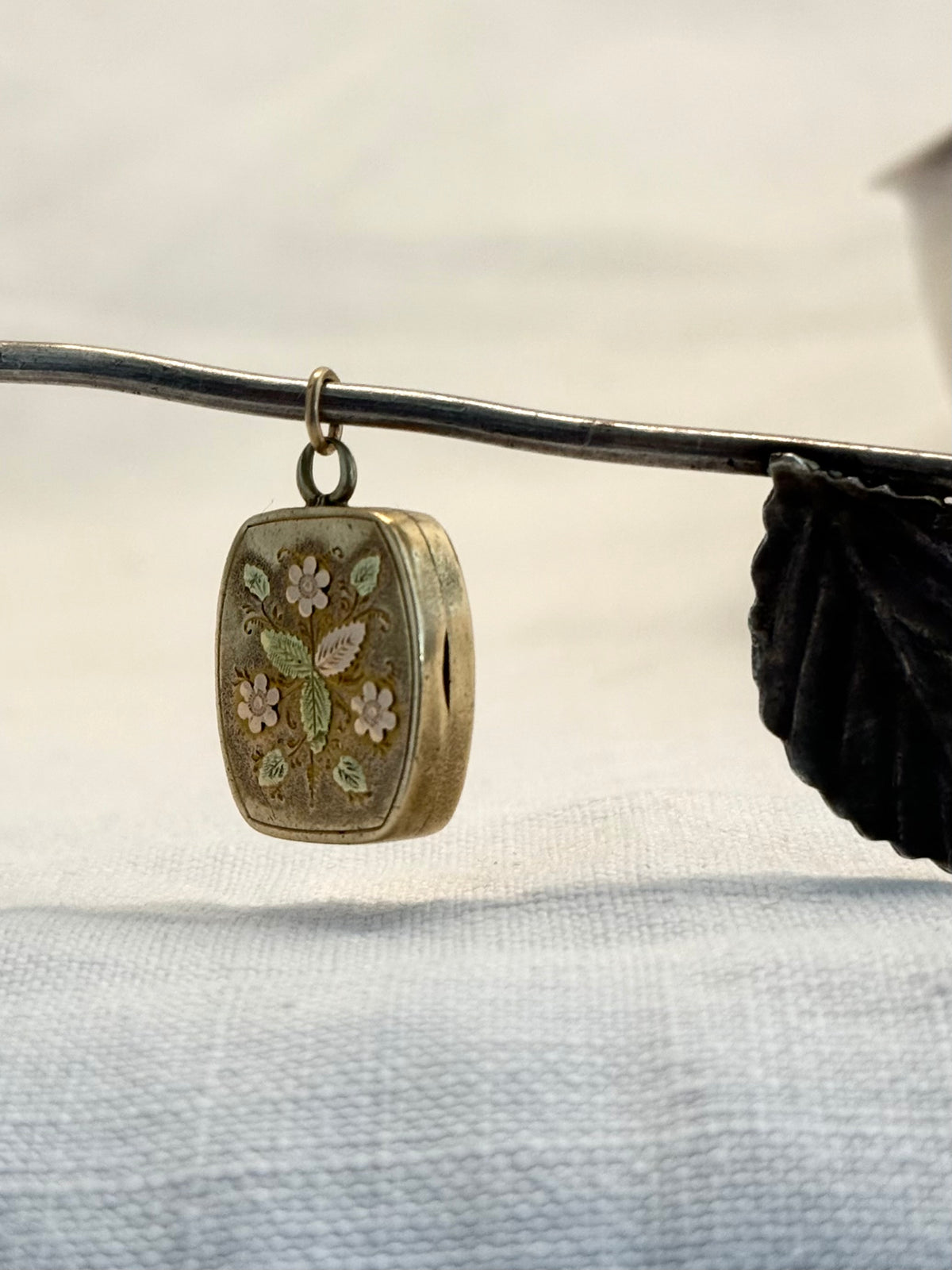 .18ct .1900s antique Belle Epoque French gold fine hand pierced Yellow Green Red Gold flower decal overlay locket pendant