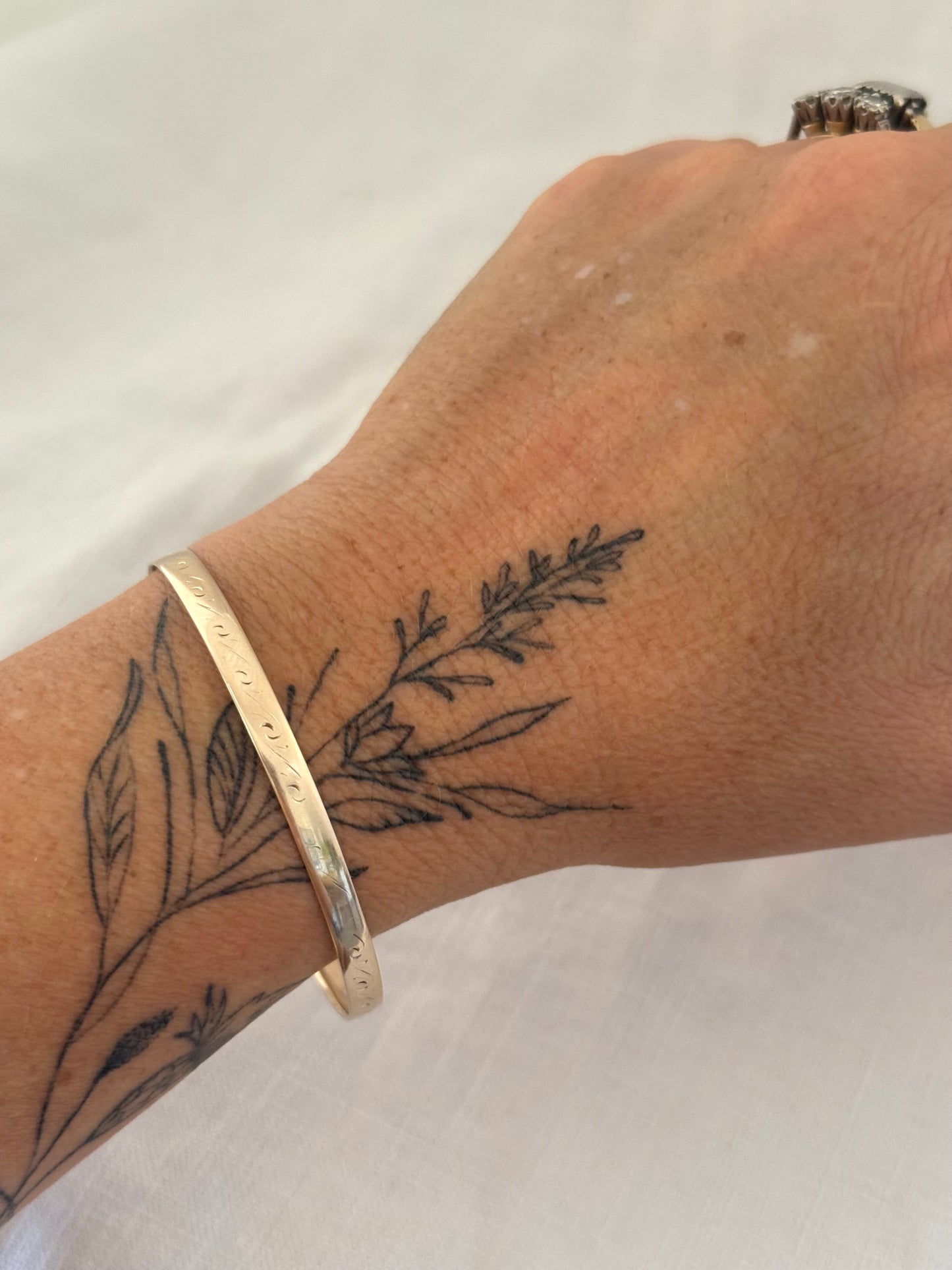 .375 .9ct gold antique vintage hand engraved solid yellow gold stack bangle