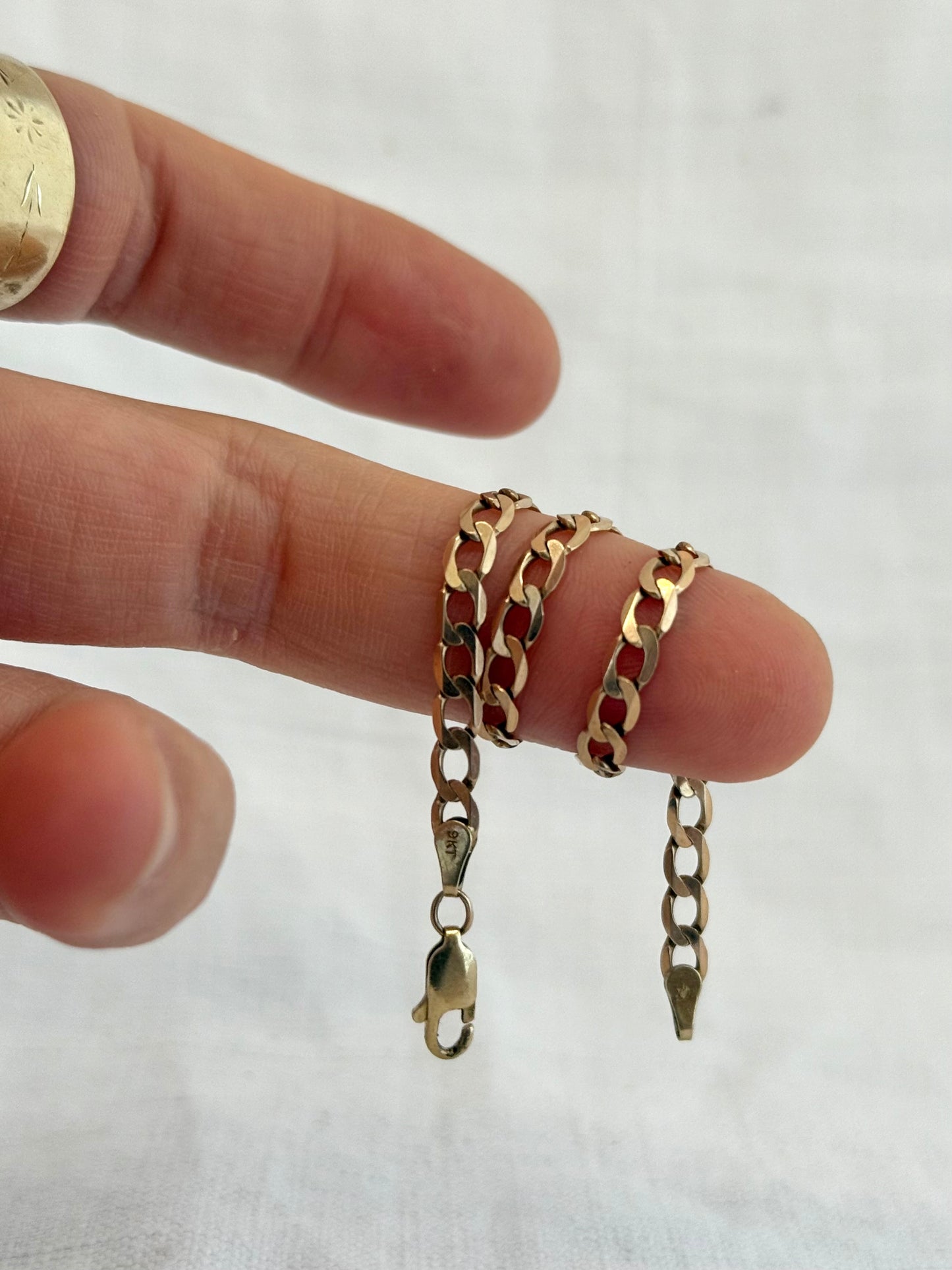 .1990s .375 9ct gold buttery coloured classic rich luxury gold modernist flat curb chain bracelet