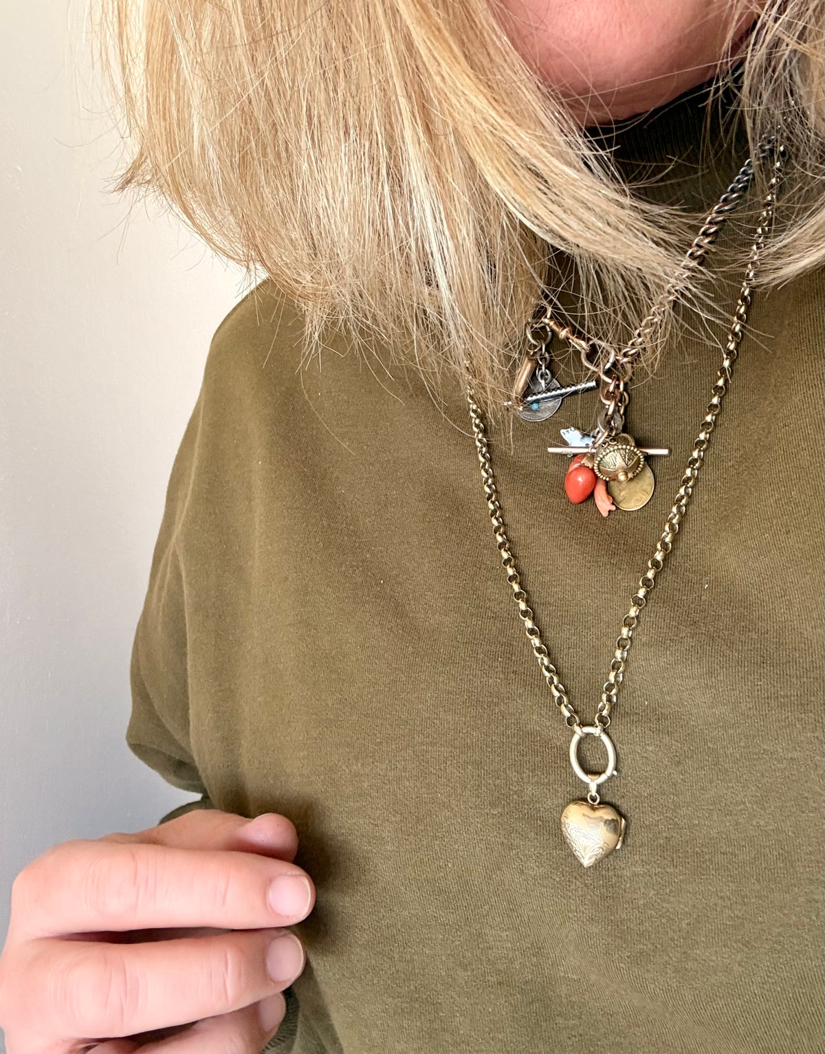 .1970s .1980s .375 .9ct gold romantic heart locket pendant