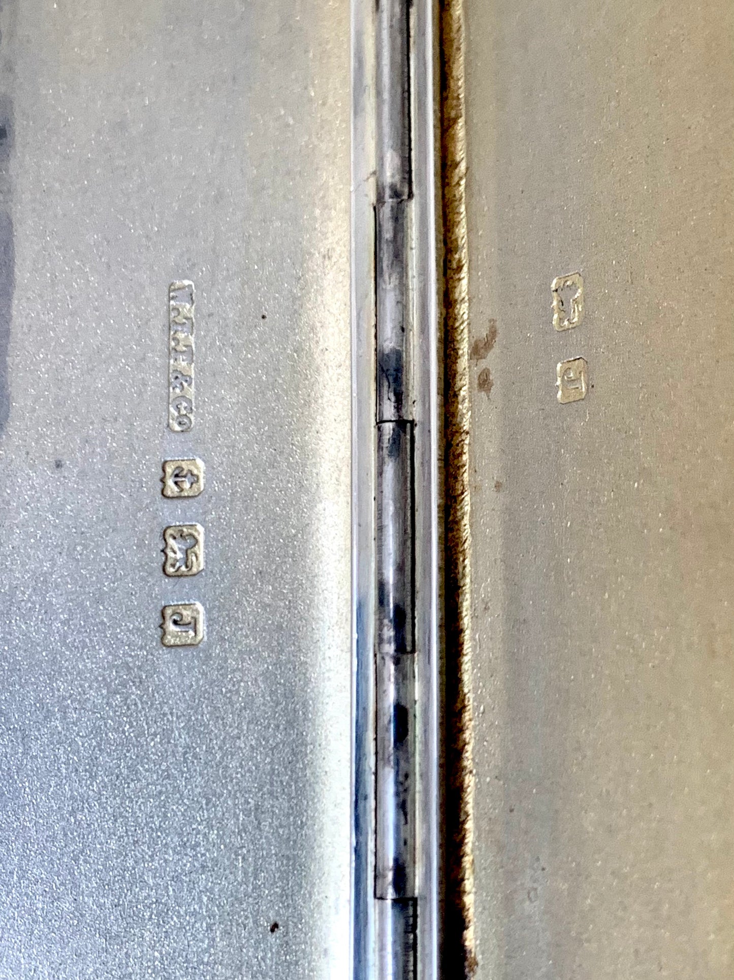 1933 exceptional solid and heavy and sturdy sterling silver English engine turned hallmarked Case