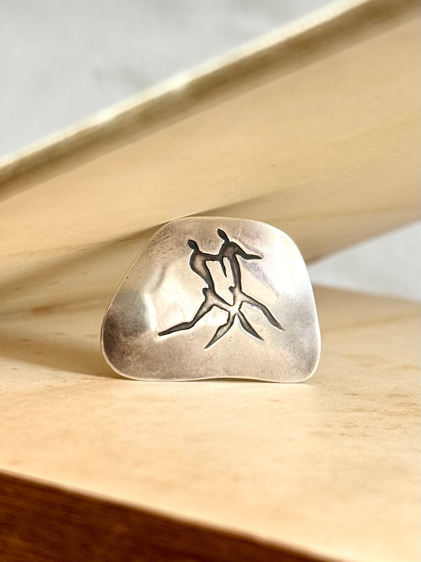 .1960s .1970s .925 silver artisan made South African retro Modernist Africa Khoisan Khoi Busman painting brooch
