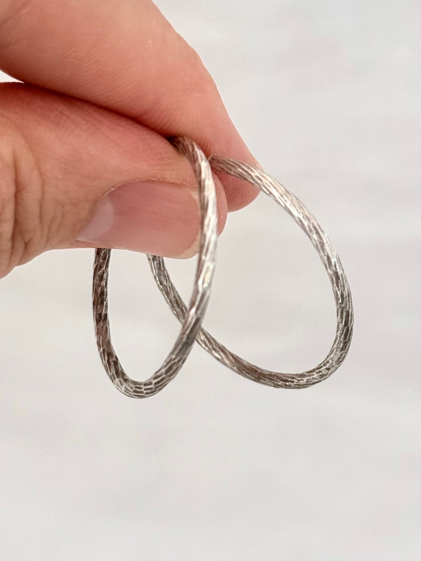 .1970s .30mm hoop .925 textured hand made modernist medium sized sterling silver hoop push in stud earrings