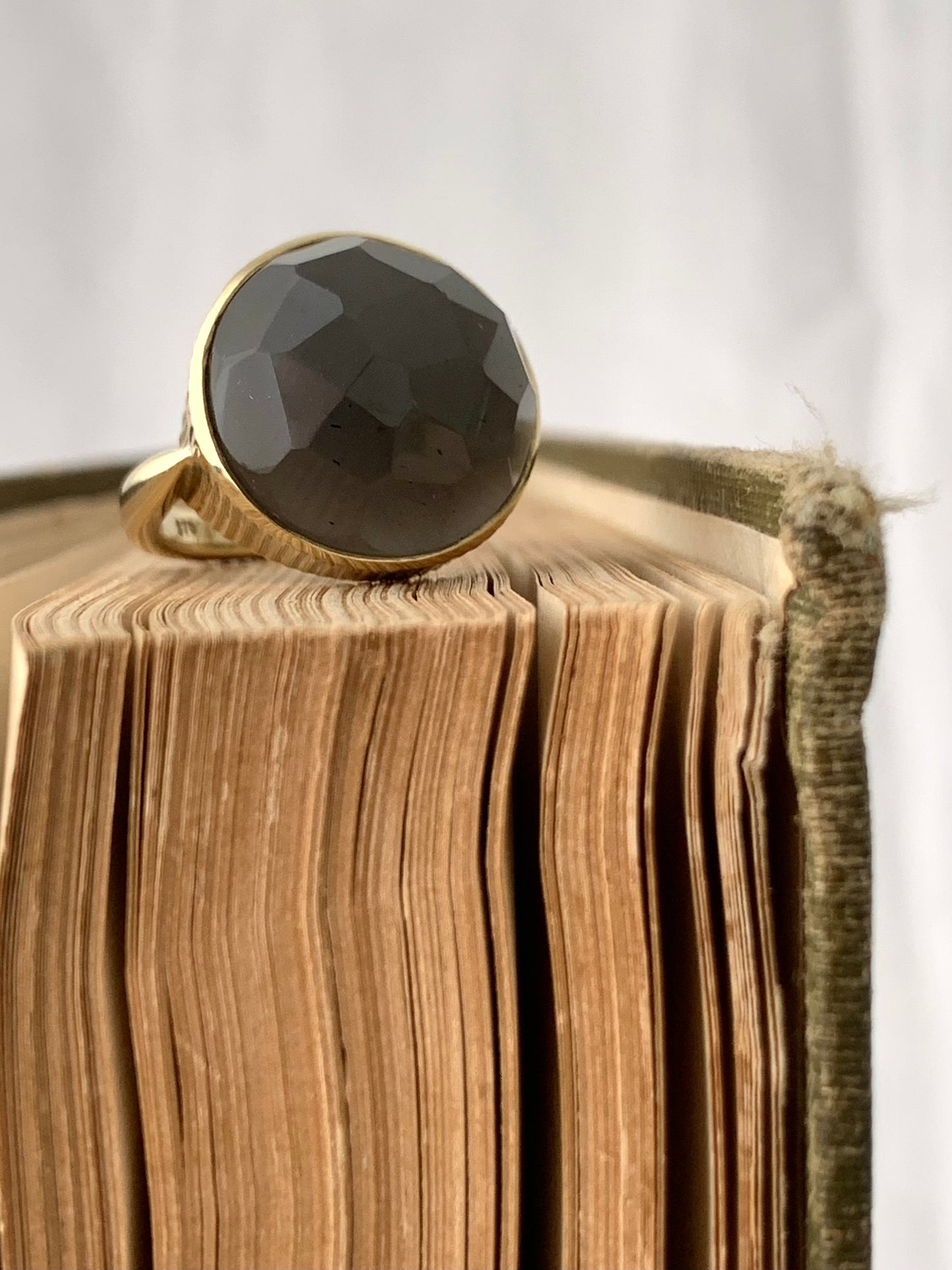 .375 9.88ct Grey Moonstone 9ct gold faceted Grey Moonstone cabochon modernist gold accent cocktail gemstone ring
