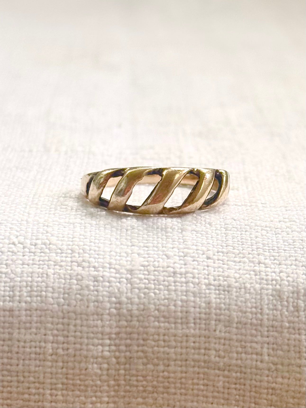 .1970s .1980s .375 .9ct gold Architectural dome arched retro vintage yellow gold ring