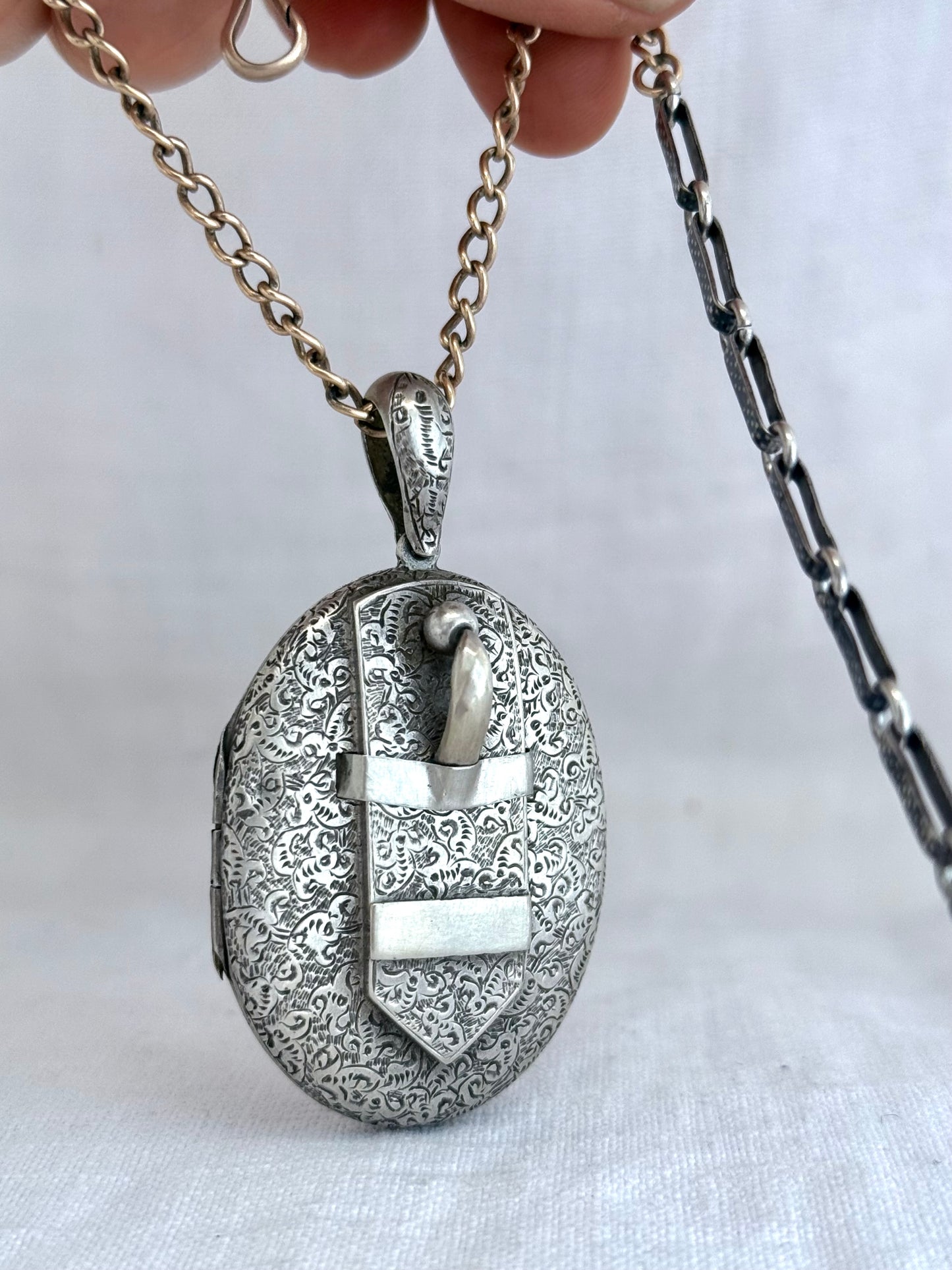 .1880s .925 antique Victorian sweetheart oversized sterling silver buckle locket