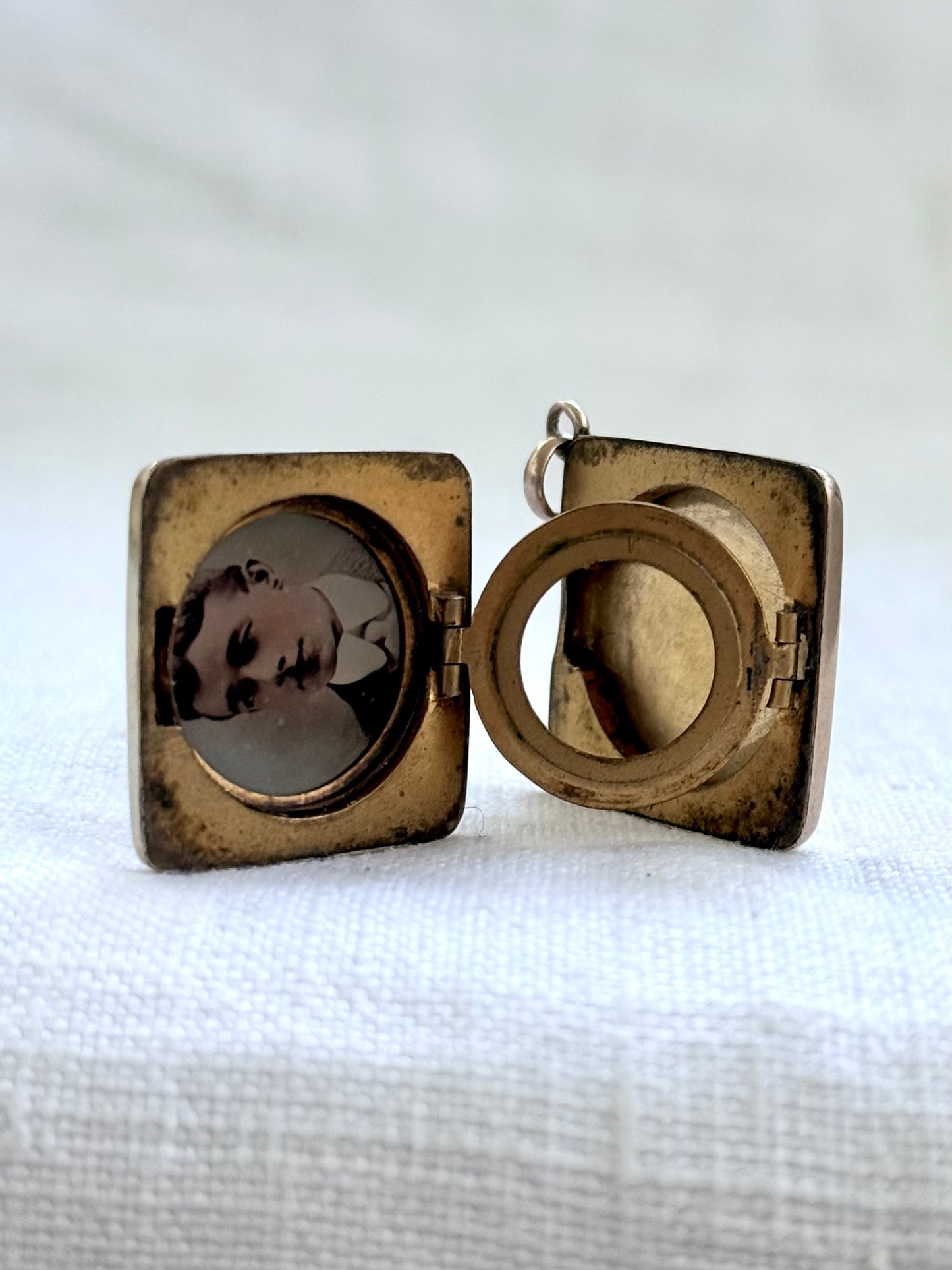 .1890s .1900s .375 .9ct antique rare concertina accordion tri fold Square Diamond hang sweetheart double sided engraved memory keepsake gold photo locket