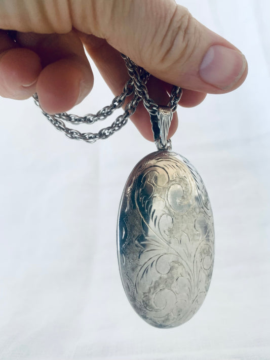 1980s 925 sterling silver super large oval photo locket with 61cm silver chain necklace