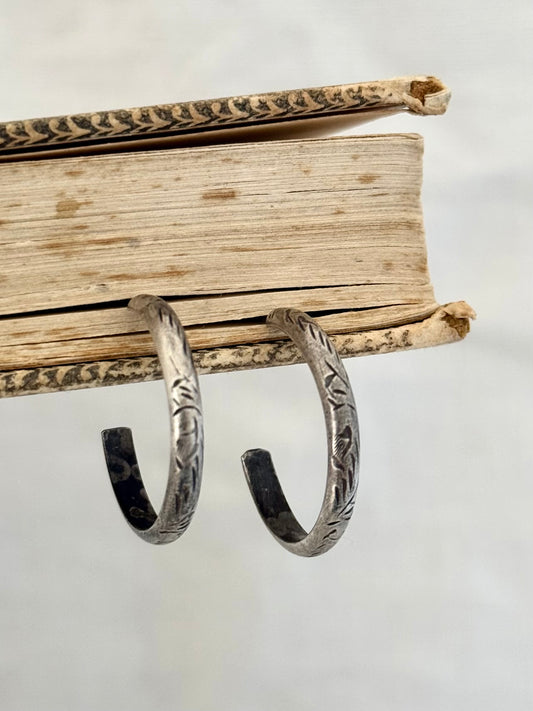 .1960s .1970s .25mm hoop .925 classic hand edged hand engraved modernist well sized sterling silver medium sized hoop push in stud earrings