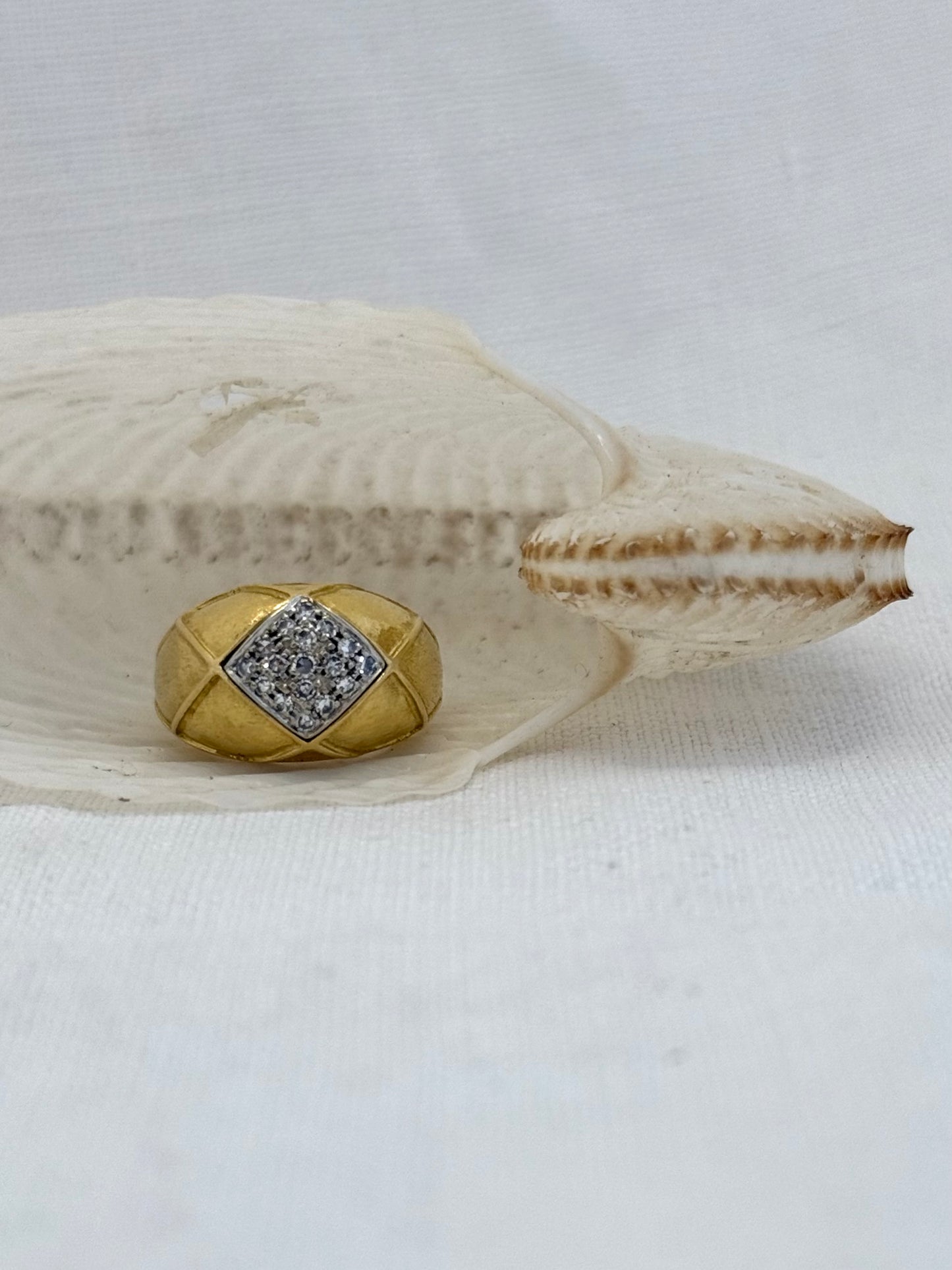 .18ct .1970s .16 diamond luxurious harlequin quilt pattern high carat 18ct gold dome ring