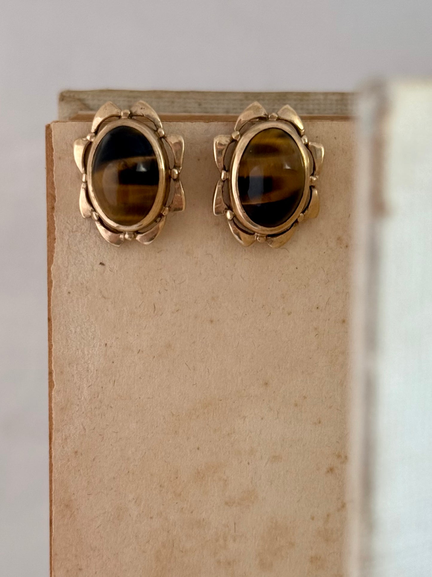 .1940s .1950s .375 .9ct gold Tigers Eye and modernist gold form drop dangle luxurious mid century modern earrings