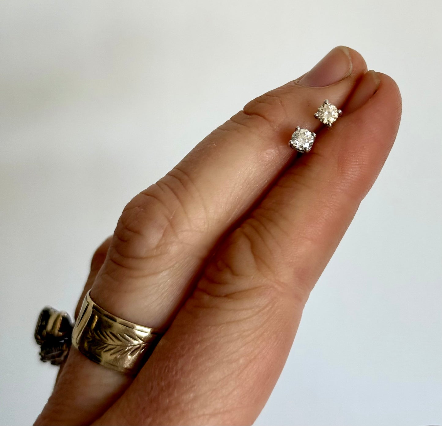 .0.50ct .18ct white gold diamond solitaire classic luxury post stud earrings