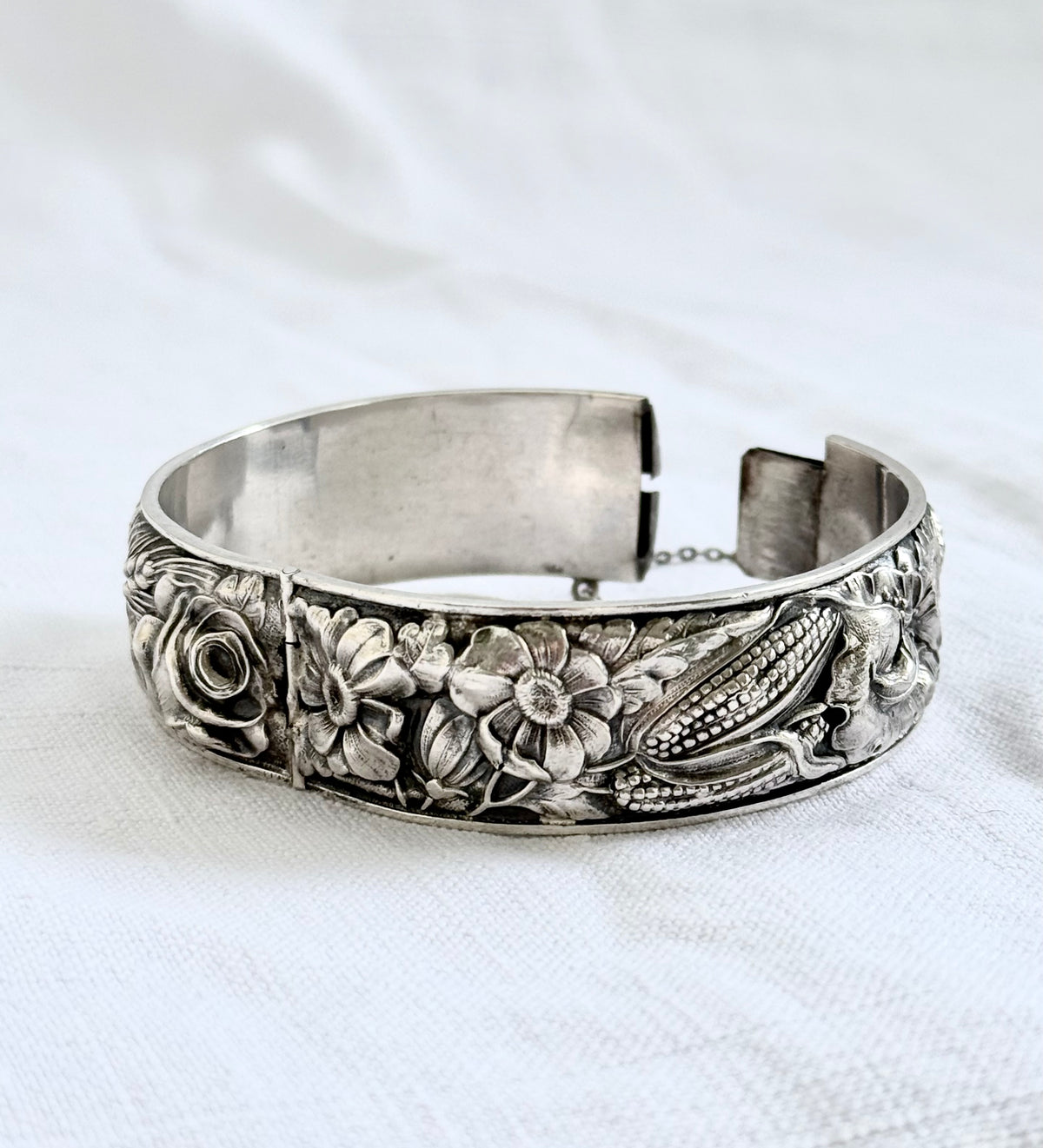 .1930s 1940s .833 Arts & Crafts Portuguese high relief silver repousse embossed floral corn wheat harvest clasp bangle