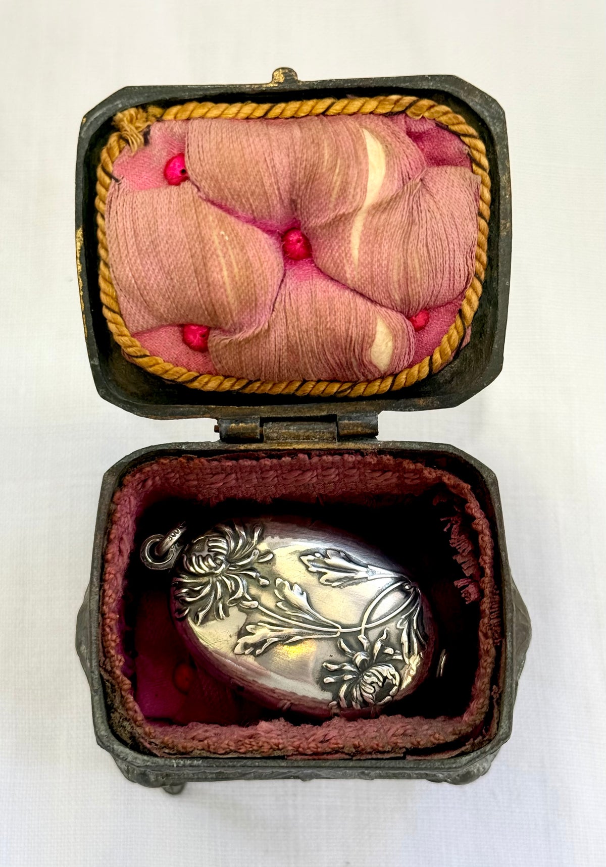 .1890 .1900 Art Nouveau .800 German Jugendstil magnificent Chrysanthemum flower mirror locket pendant