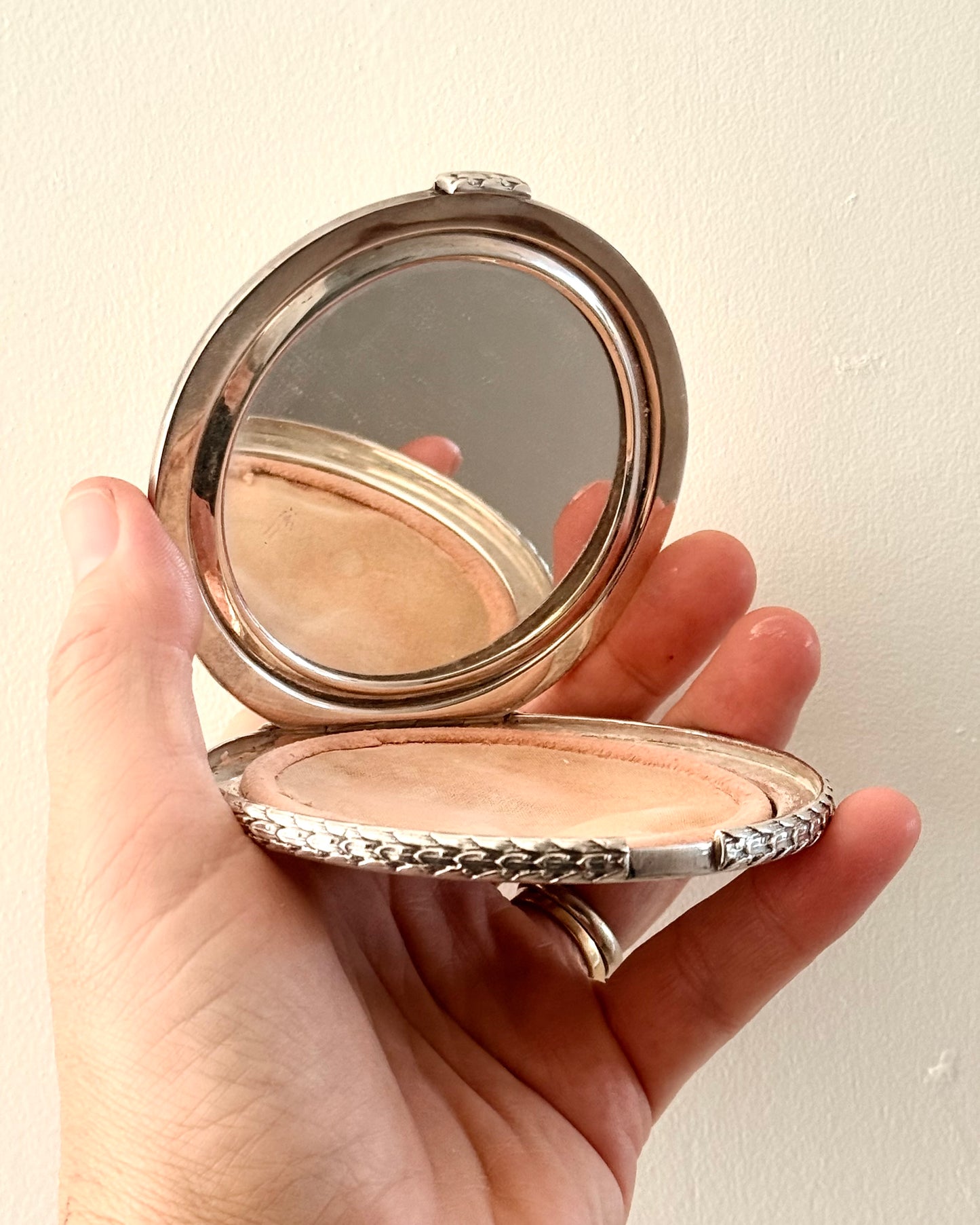 .1949 Solid Silver Art Deco revival exceptional quality hallmark Birmingham solid silver powder vanity compact