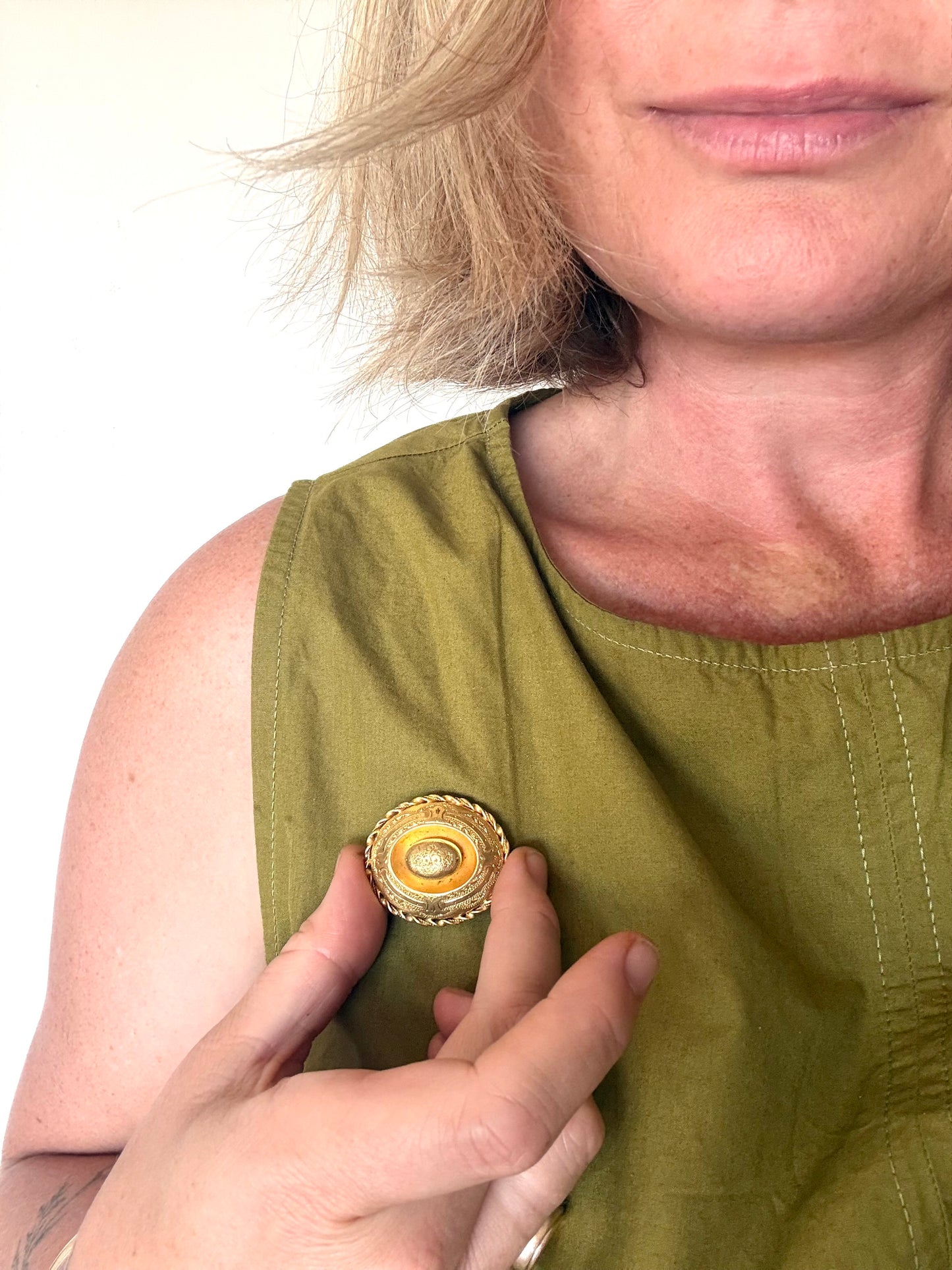 .1800s .1860s 1890s antique Victorian Grand Period fine yellow gold Pinchbeck floral oval target gold sweetheart brooch