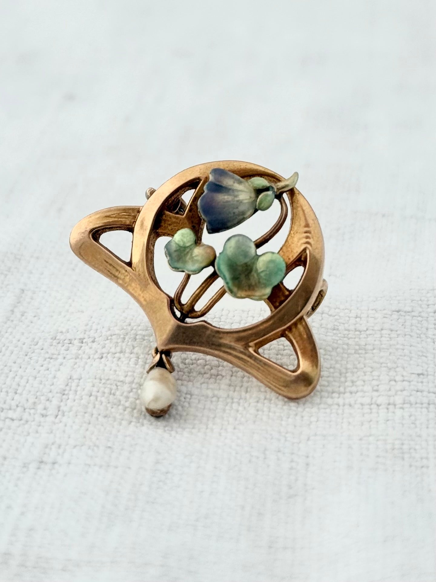 .15ct .1890s .1900s .625 gold Art Nouveau fine art fine gold enamel and pearl water lily lily pad brooch pin