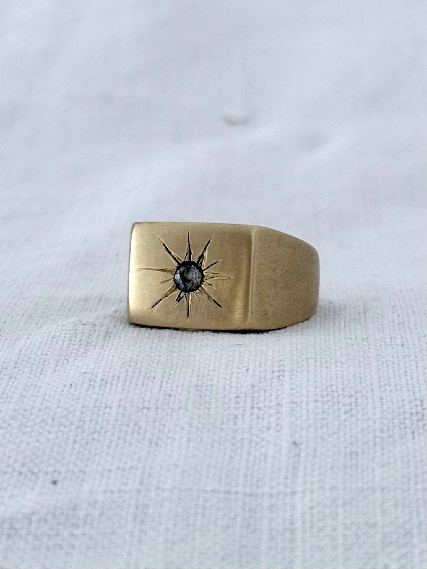 .1970s Gold tone Brass solid chunky signet ring with star burst diamond cut gem