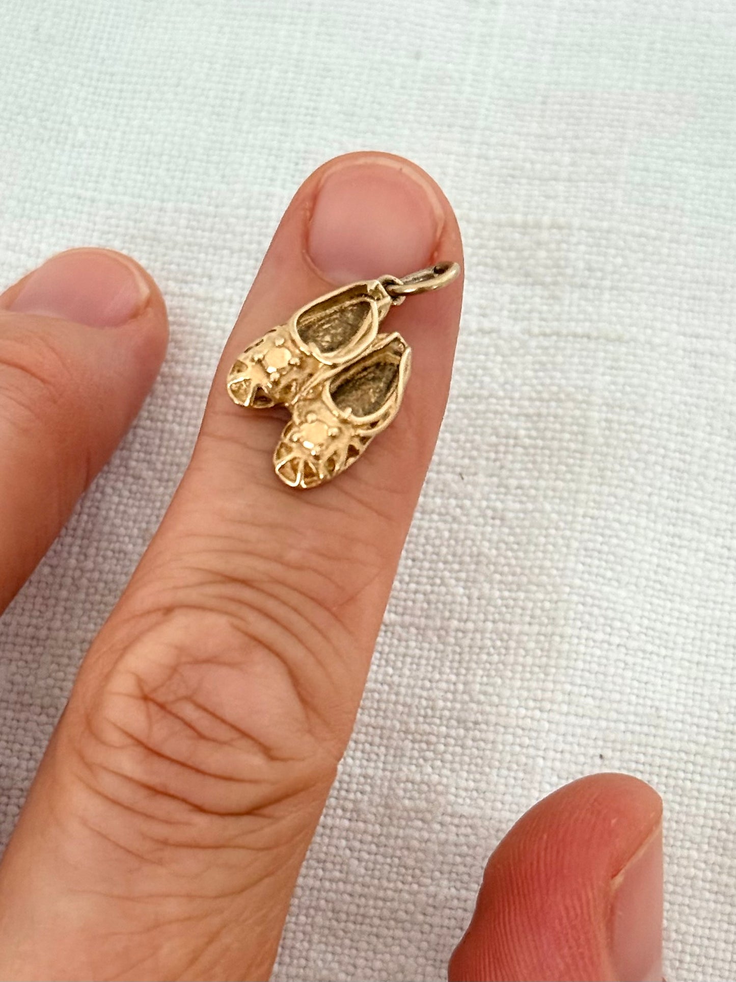 .375 .9ct gold vintage fancy slippers shoes luxury solid gold charm pendant