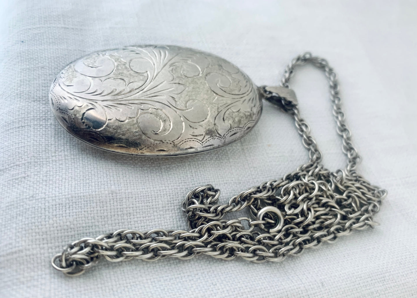 1980s 925 sterling silver super large oval photo locket with 61cm silver chain necklace