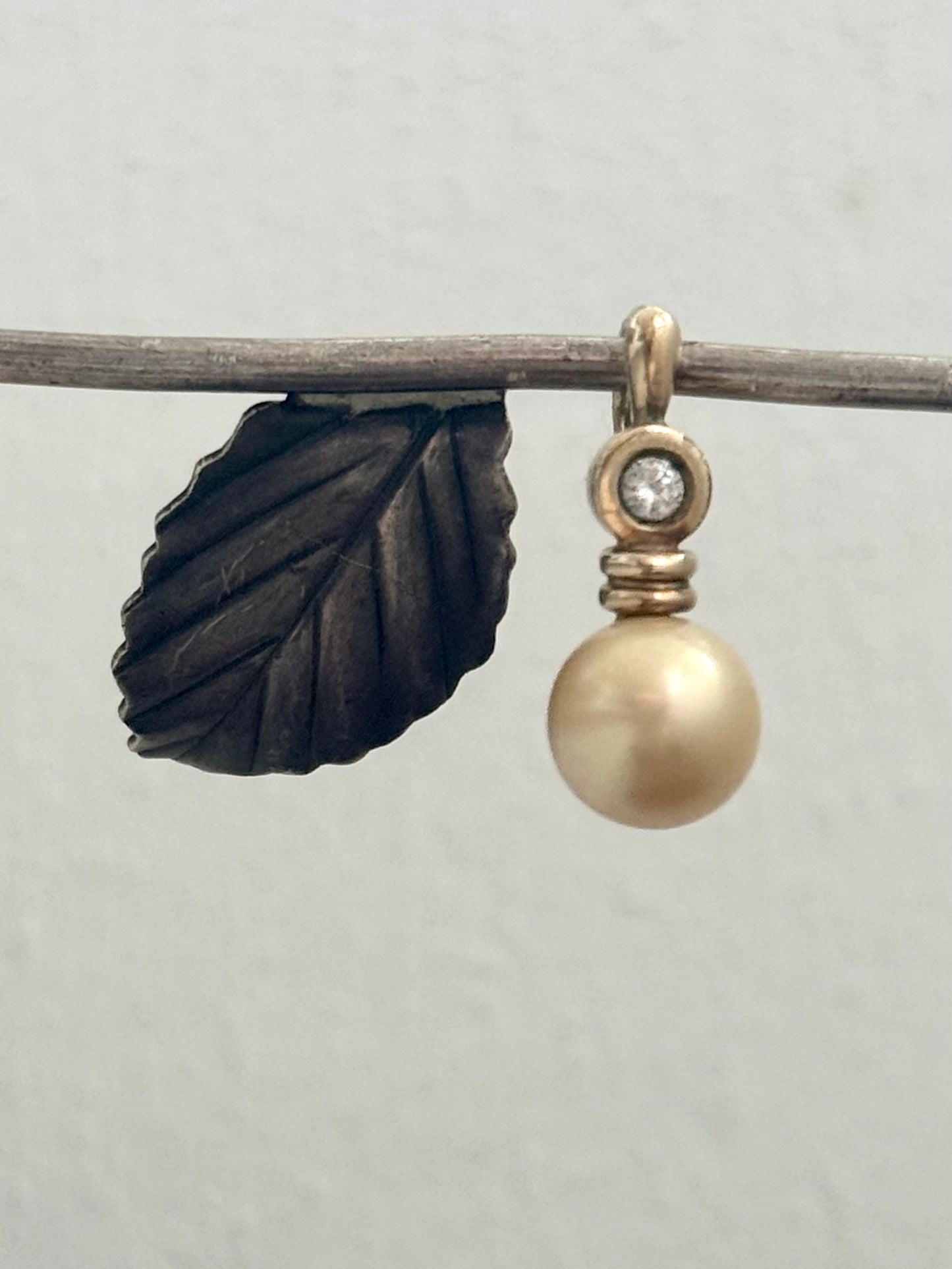 .1990s .925 gold plated Majorica Spanish designer pearl clip on enhancer pendant