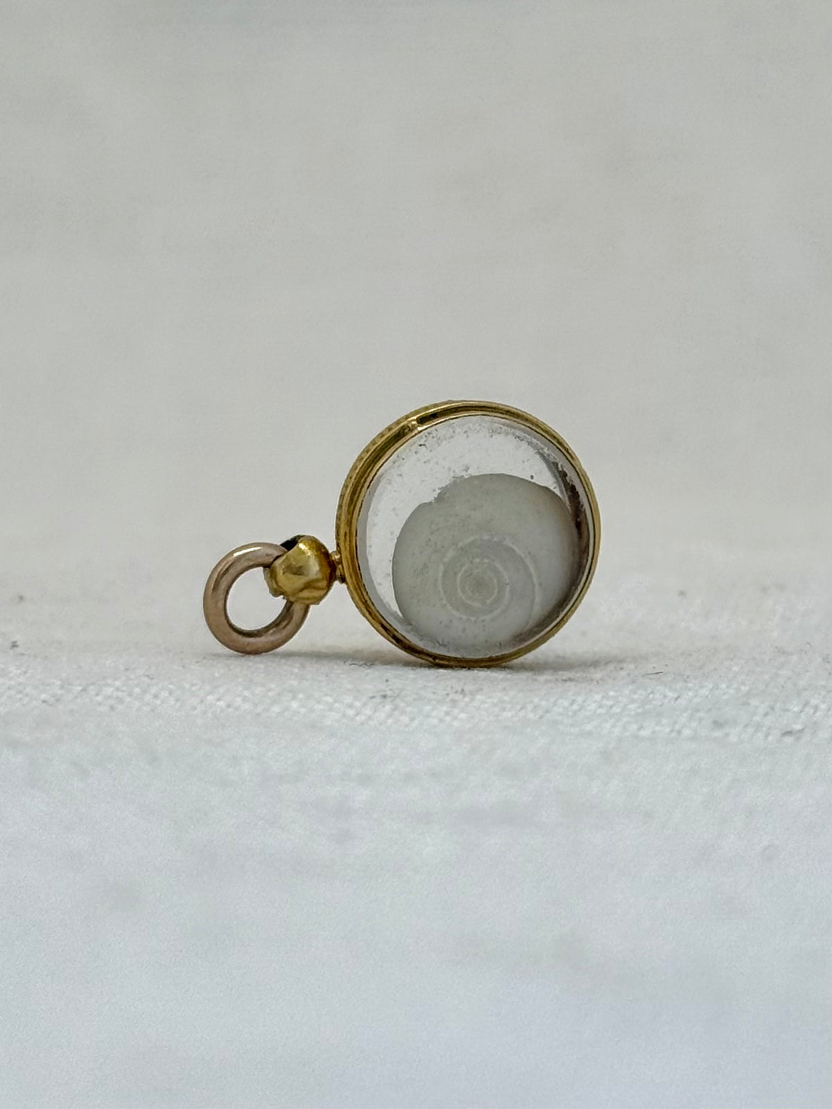 .14ct .1900 antique tiny rare find high carat gold and double sided glass shaker locket