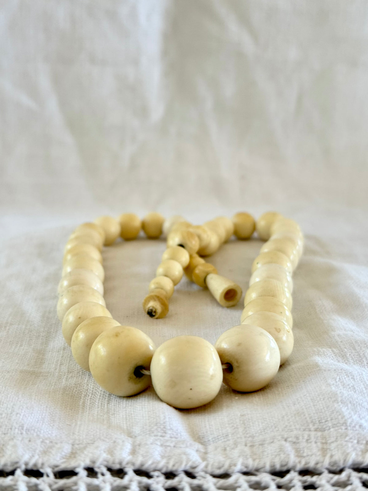 .1900s .1930s Ivory pre ban chunky graduated 58.5cm long bead necklace