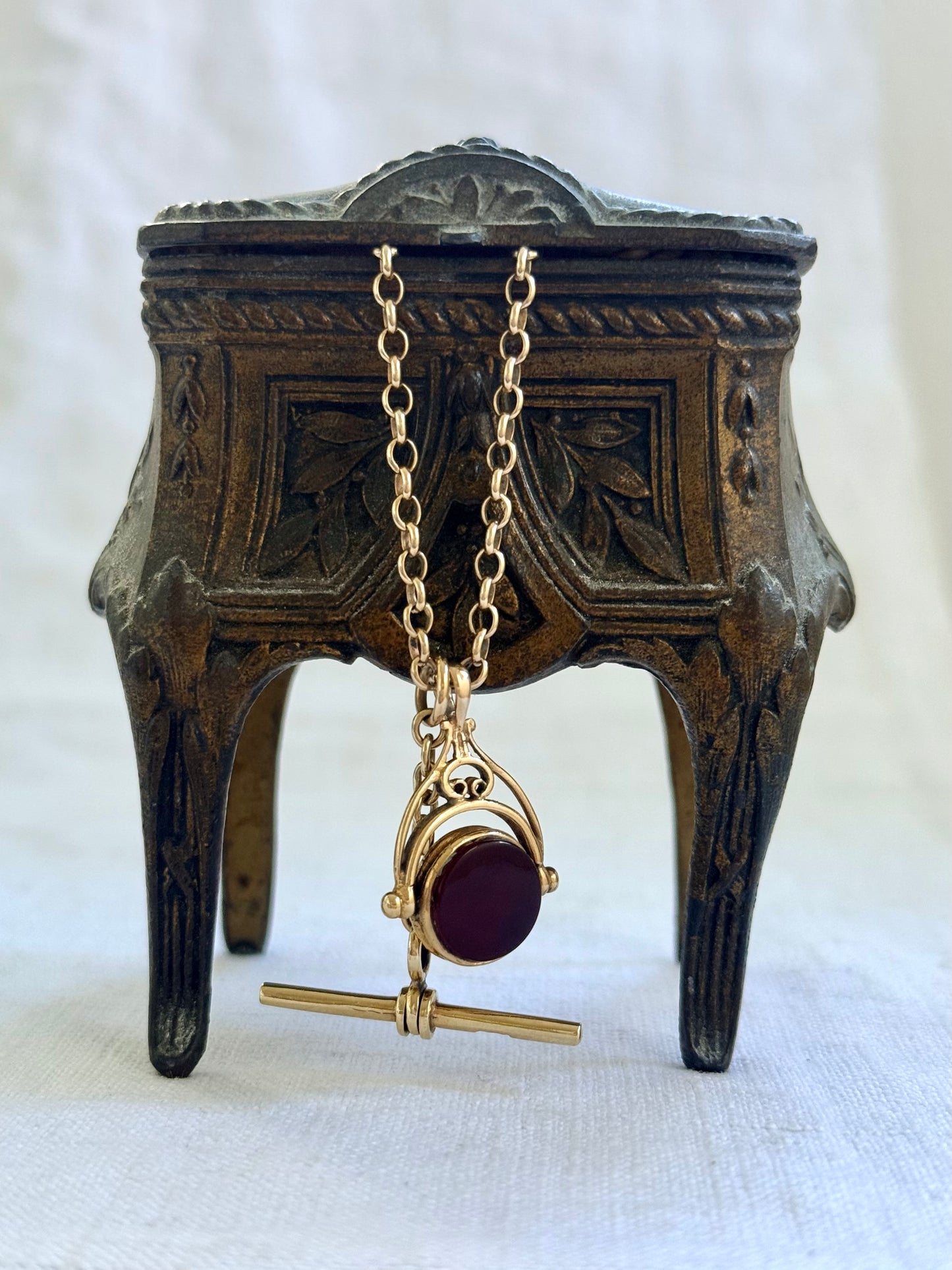 .375 .9ct gold perfect 48cm long yellow gold Rolo Chain T-bar toggle fob chain fob dog clasp chain necklace. This is the perfect yellow gold fob chain