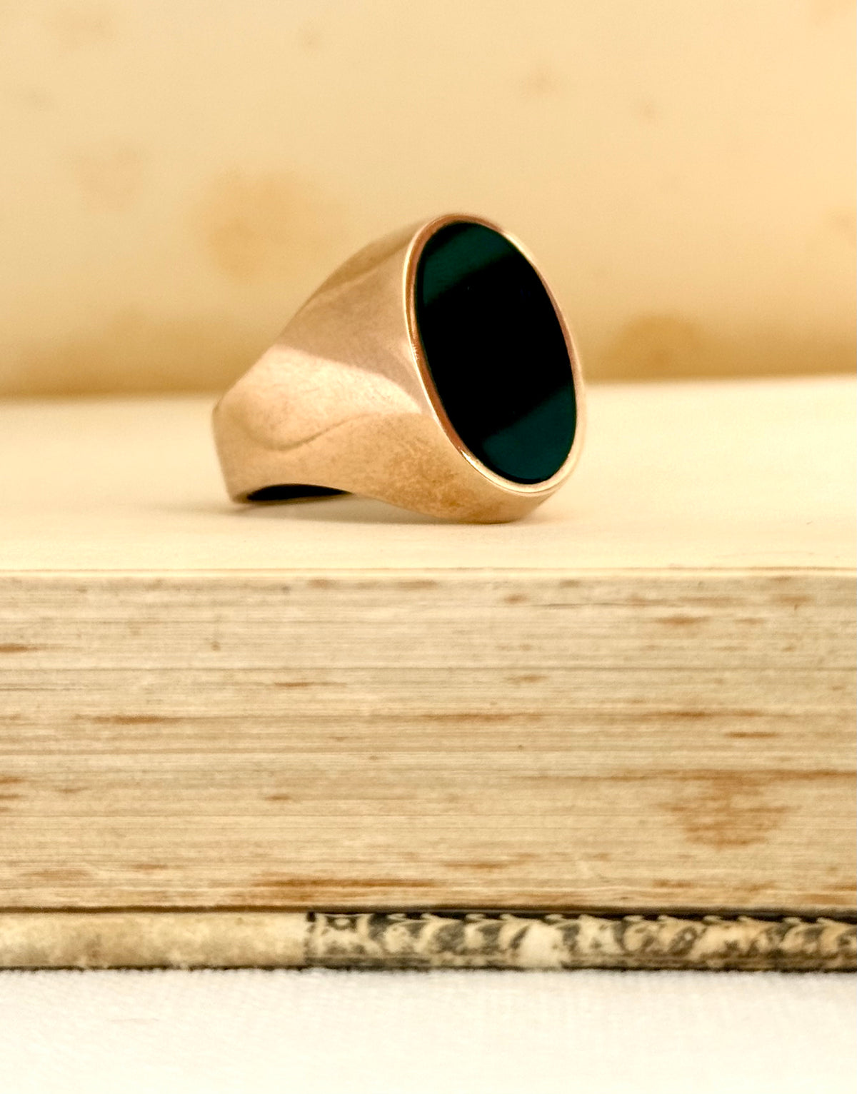 .1960s .375 .9ct black onyx large solid gold modernist oval signet seal gold heirloom unisex gold gemstone ring