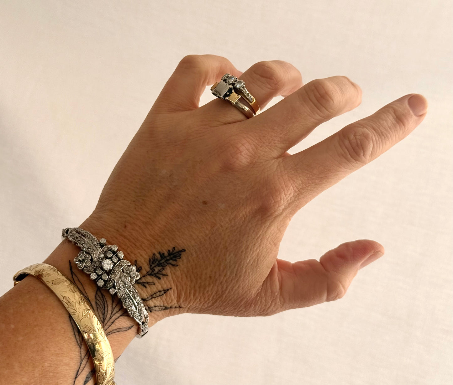 .1920s .2.38ct diamond .9ct white gold Belle Epoque revival clasp bangle