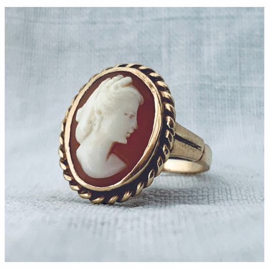 Cameo shell Classic 10ct gold beautiful cameo ring - hand carved well made vintage antique gold cameo shell estate find ring