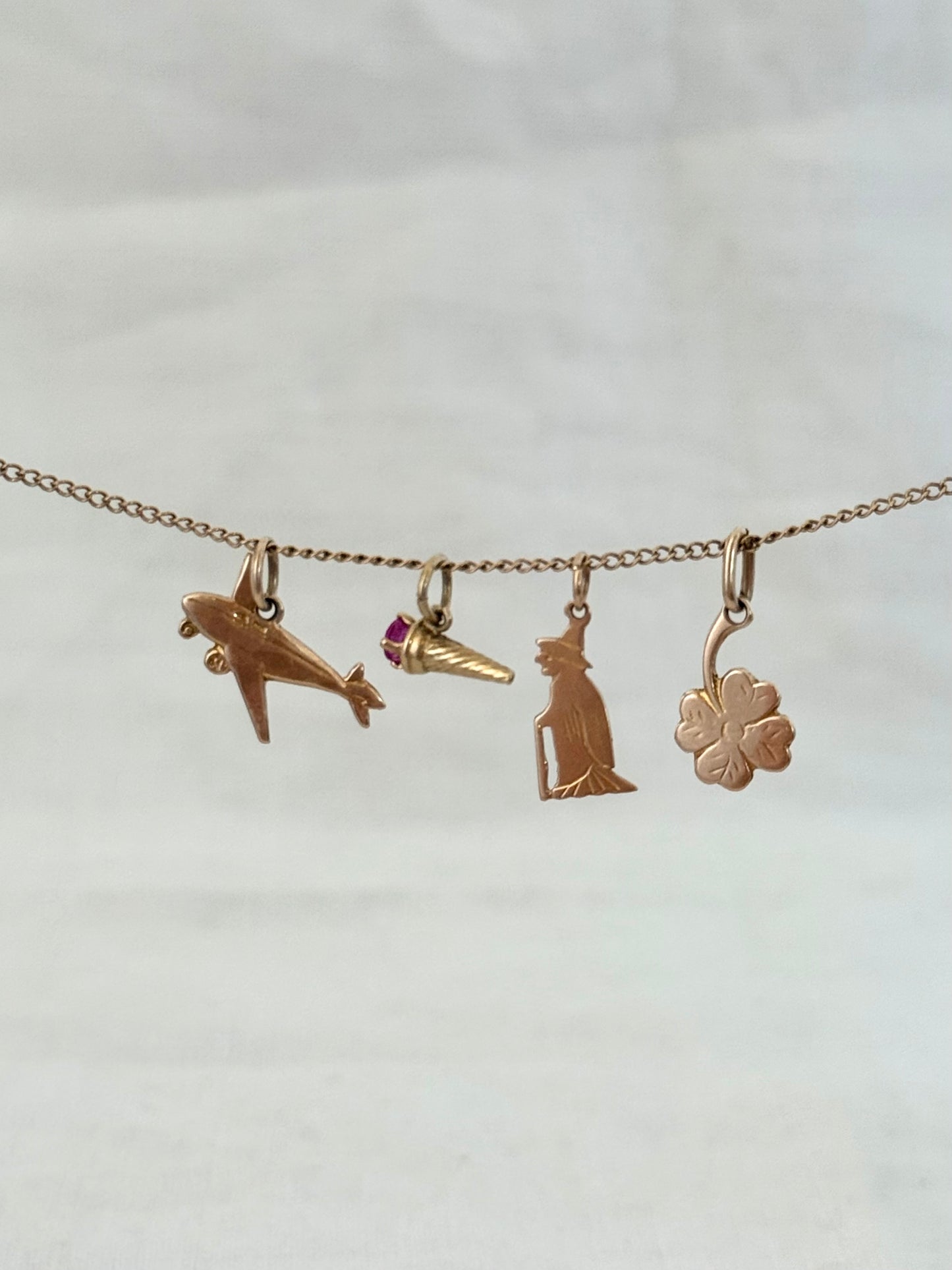 .375 .9ct solid gold Aeroplane travellers yellow gold charm pendant