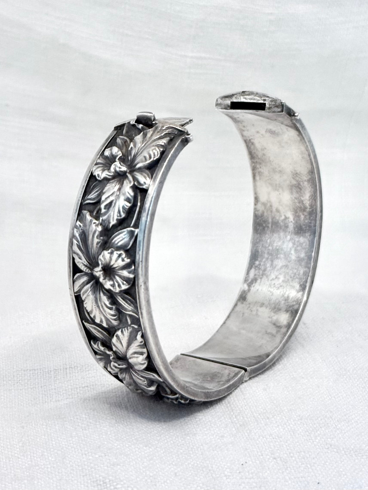 .1930s .1940s Daffodil bouquet floral Victorian revival German sterling silver romantic flower cuff clasp bangle
