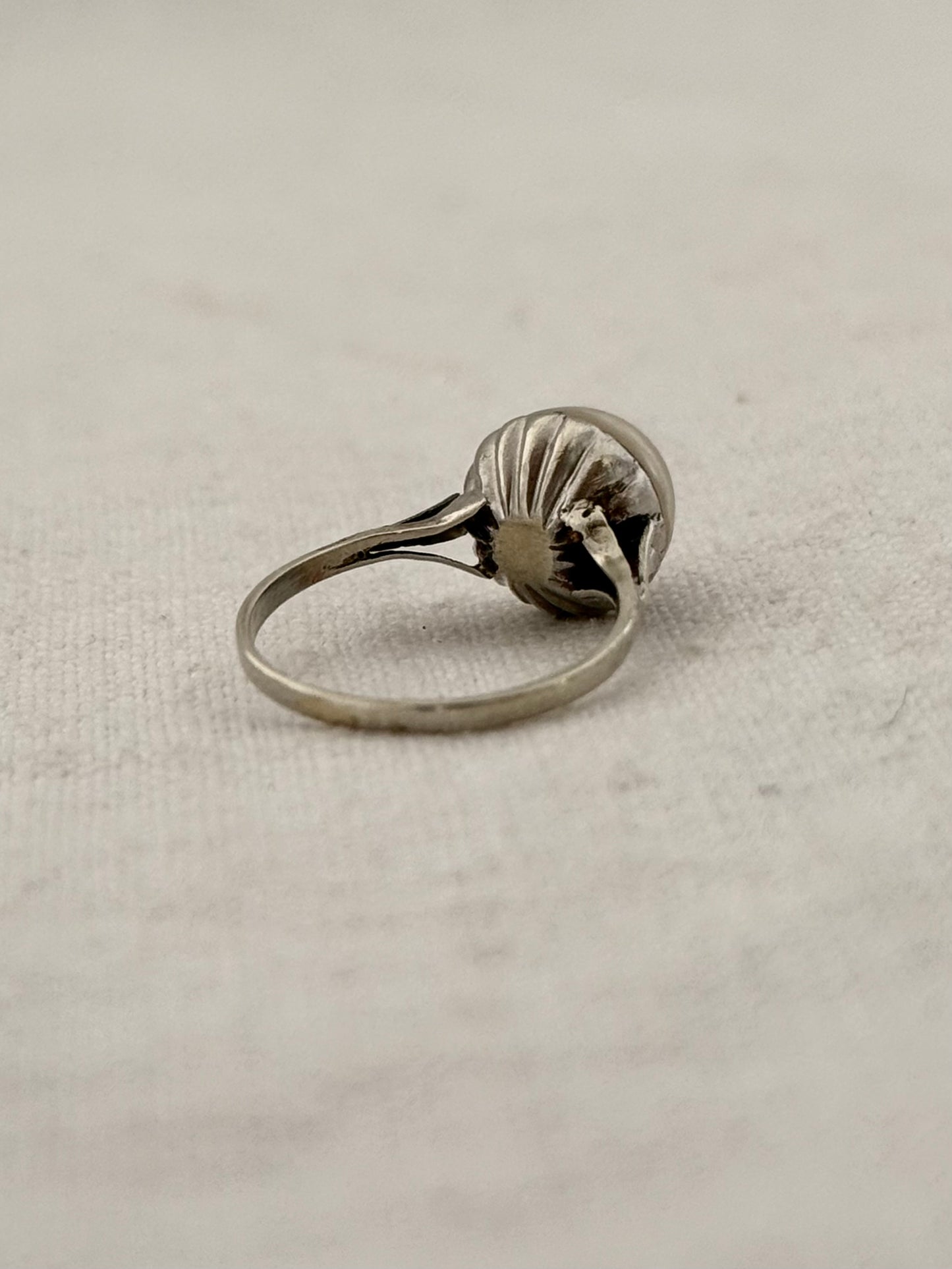 .18ct .1920s antique Edwardian early Art Deco Solitaire Natural Pearl Mabe Pearl white gold antique dress ring