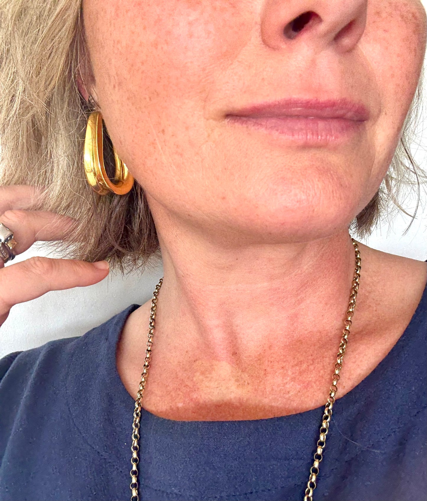 .14ct .1970s .1990s .585 designer Italian modernist high carat yellow gold u shaped horseshoe form oversized Milor designer hoop gold clasp drop earrings