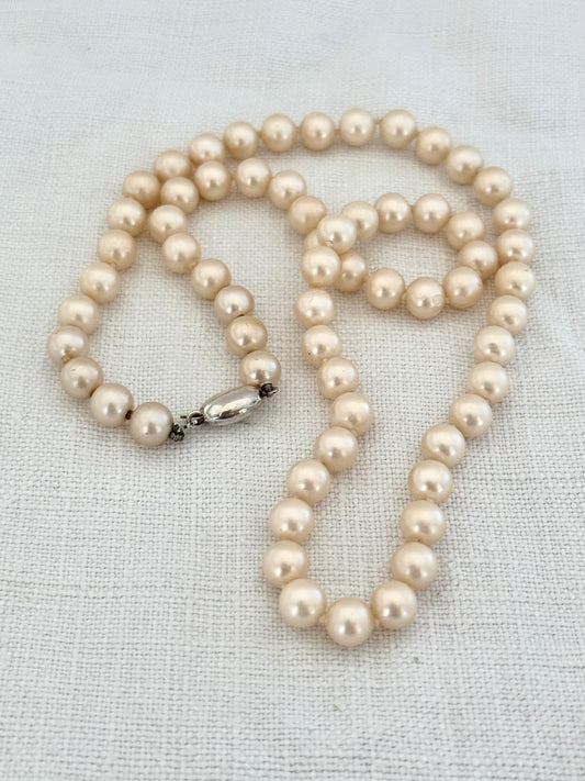 .925 Luxury pearlescent classic dress pearl and silver clasp necklace