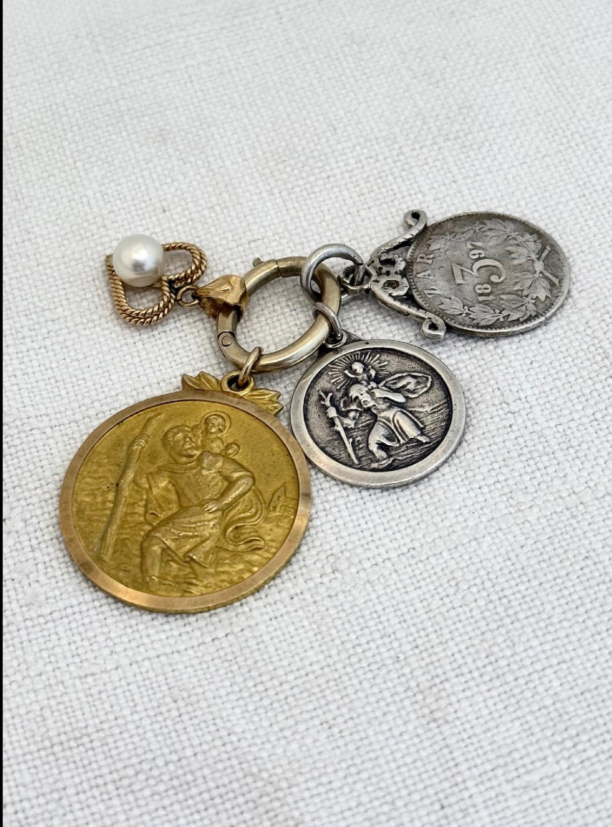.1972 .9ct perfect Saint Christopher solid yellow gold good luck faith token medallion pendant