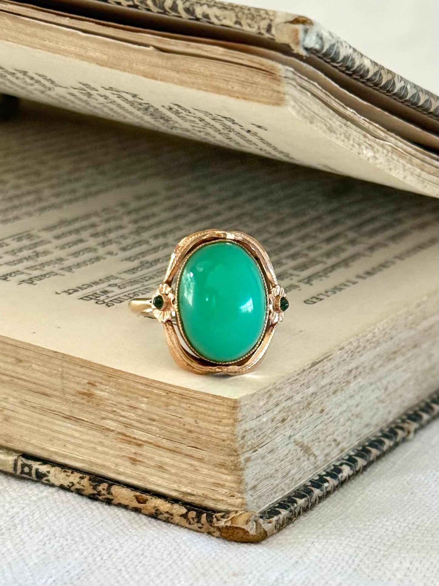 .14ct .1900s .1910s .585 gold antique Chrysoprase Peridot Arts & Crafts Aesthetic high carat gold dress ring
