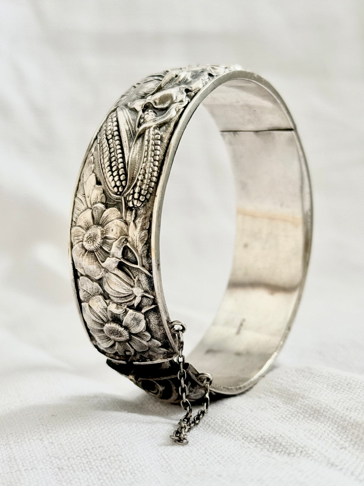 .1930s 1940s .833 Arts & Crafts Portuguese high relief silver repousse embossed floral corn wheat harvest clasp bangle