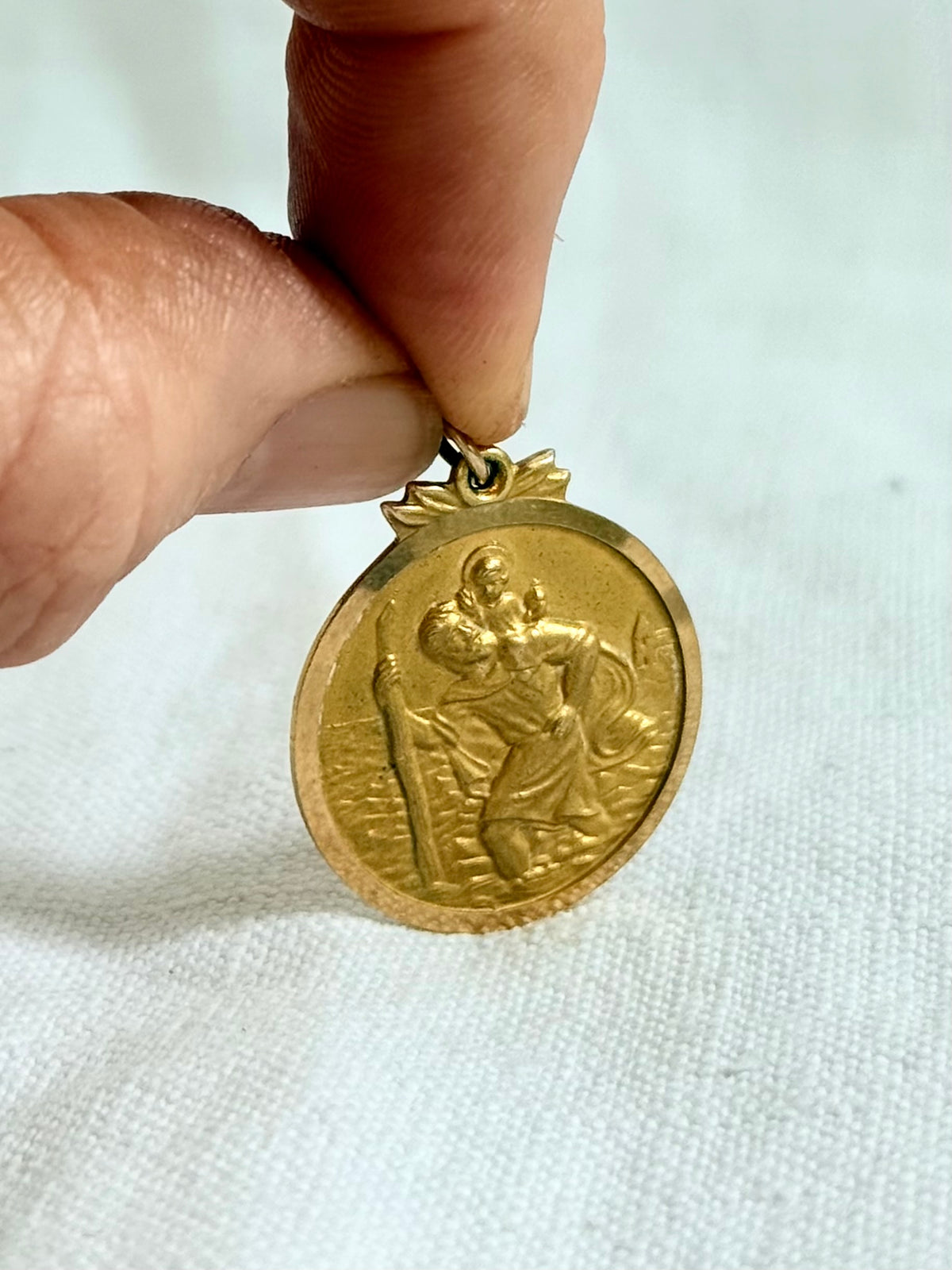.1972 .9ct perfect Saint Christopher solid yellow gold good luck faith token medallion pendant