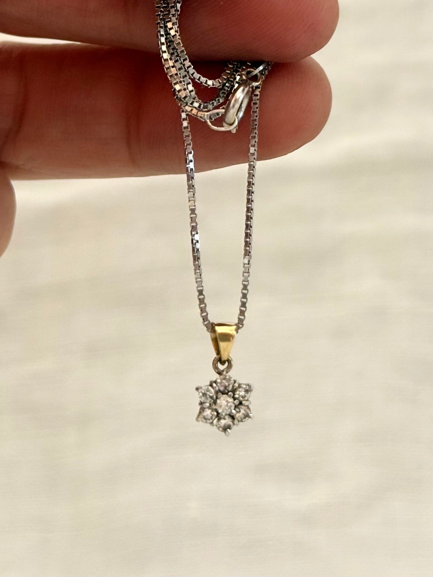 .1970s .375 gold 7 diamond star flower luxury gold pendant on modernist white gold box chain necklace