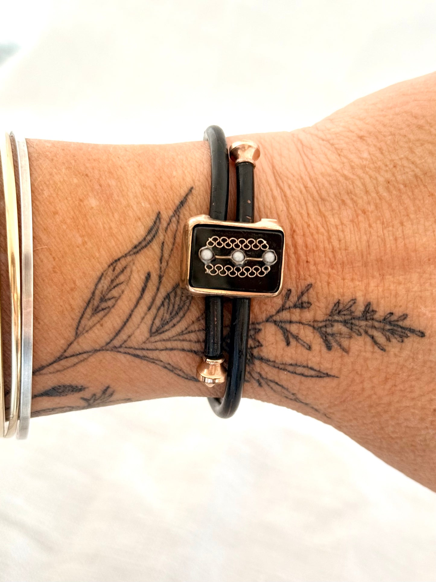 .1870s antique rare Victorian Gold Filled Onyx Gemstone Wedding or Mourning Bypass spring clasp bangle bracelet