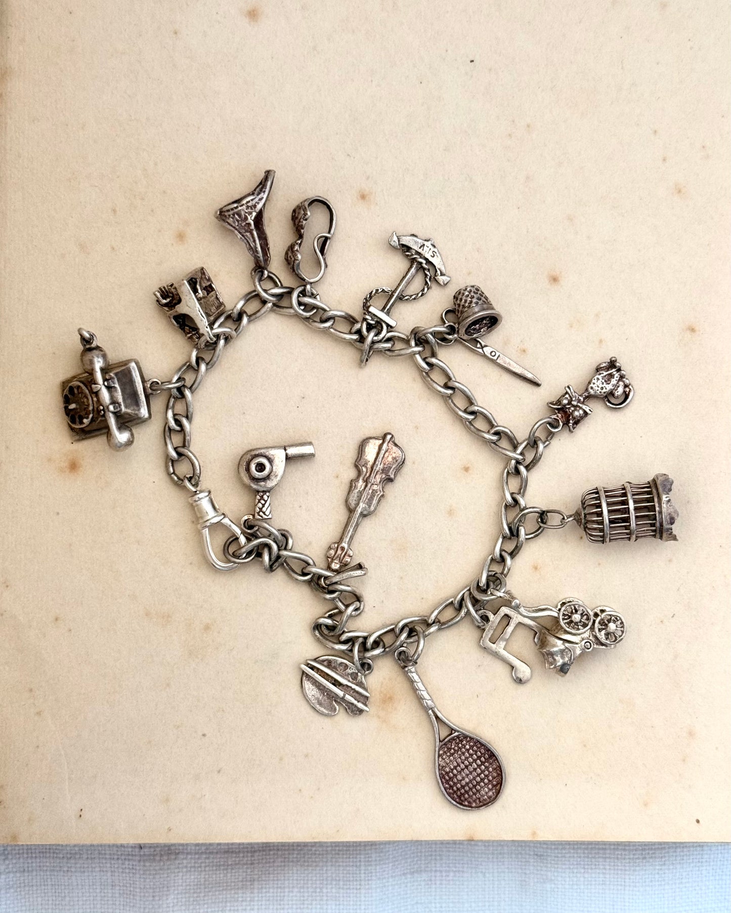 .14 charms .1970s .925 dangly keepsake charm bracelet