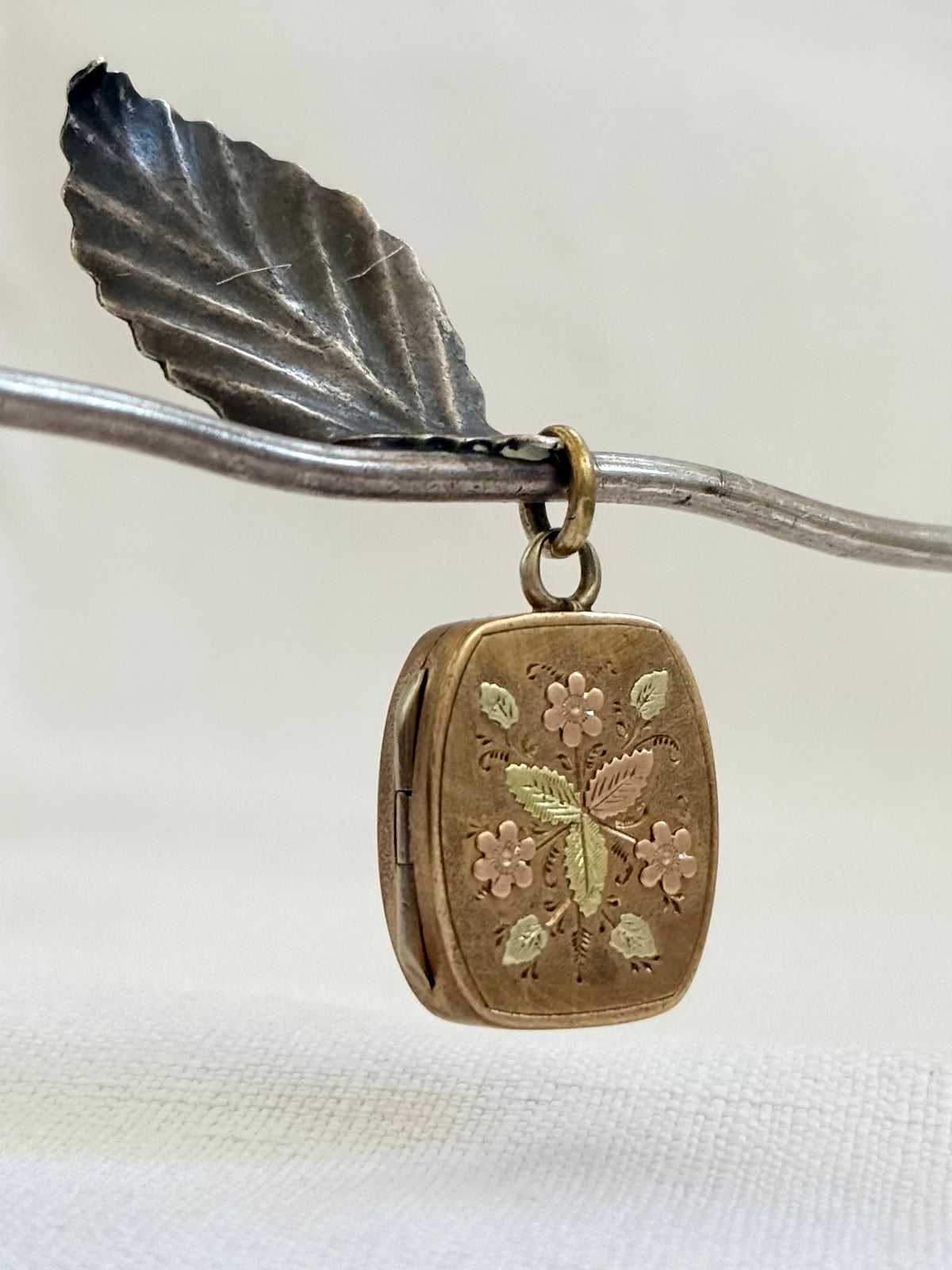 .18ct .1900s antique Belle Epoque French gold fine hand pierced Yellow Green Red Gold flower decal overlay locket pendant