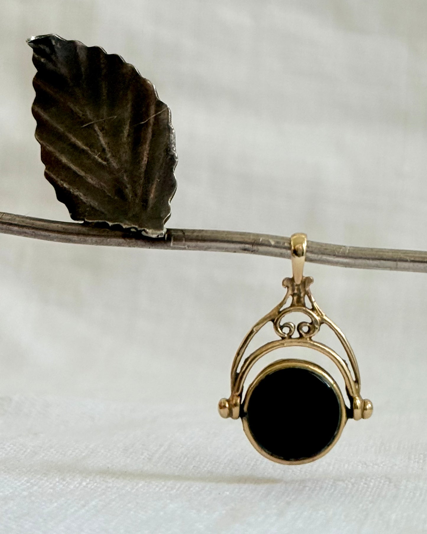 .1900s .375 .9ct gold antique revival carnelian and onyx gemstone double swivel fob charm pendant