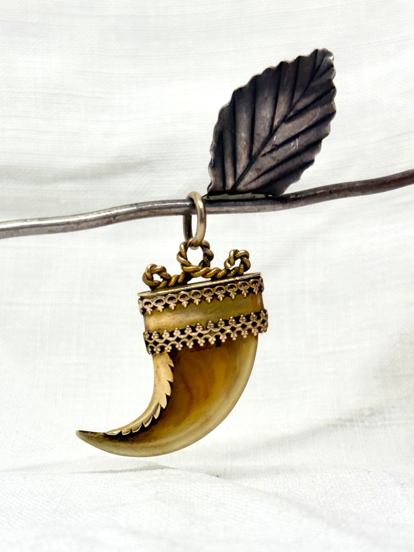 .14ct .1800s antique collectors Baroque Etruscan revival yellow gold early Victorian fine gold tiger lion claw pendant