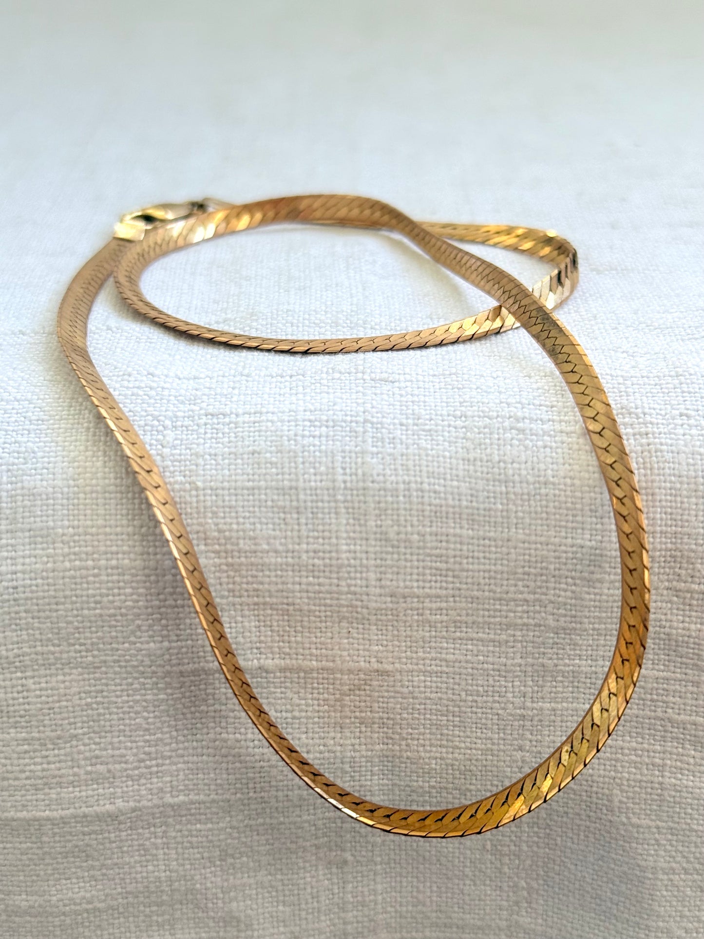 .1970s .1980s .375 .4mm wide .47cm long .9ct gold modernist Italian flat link luxury classic snake chain yellow gold chain necklace