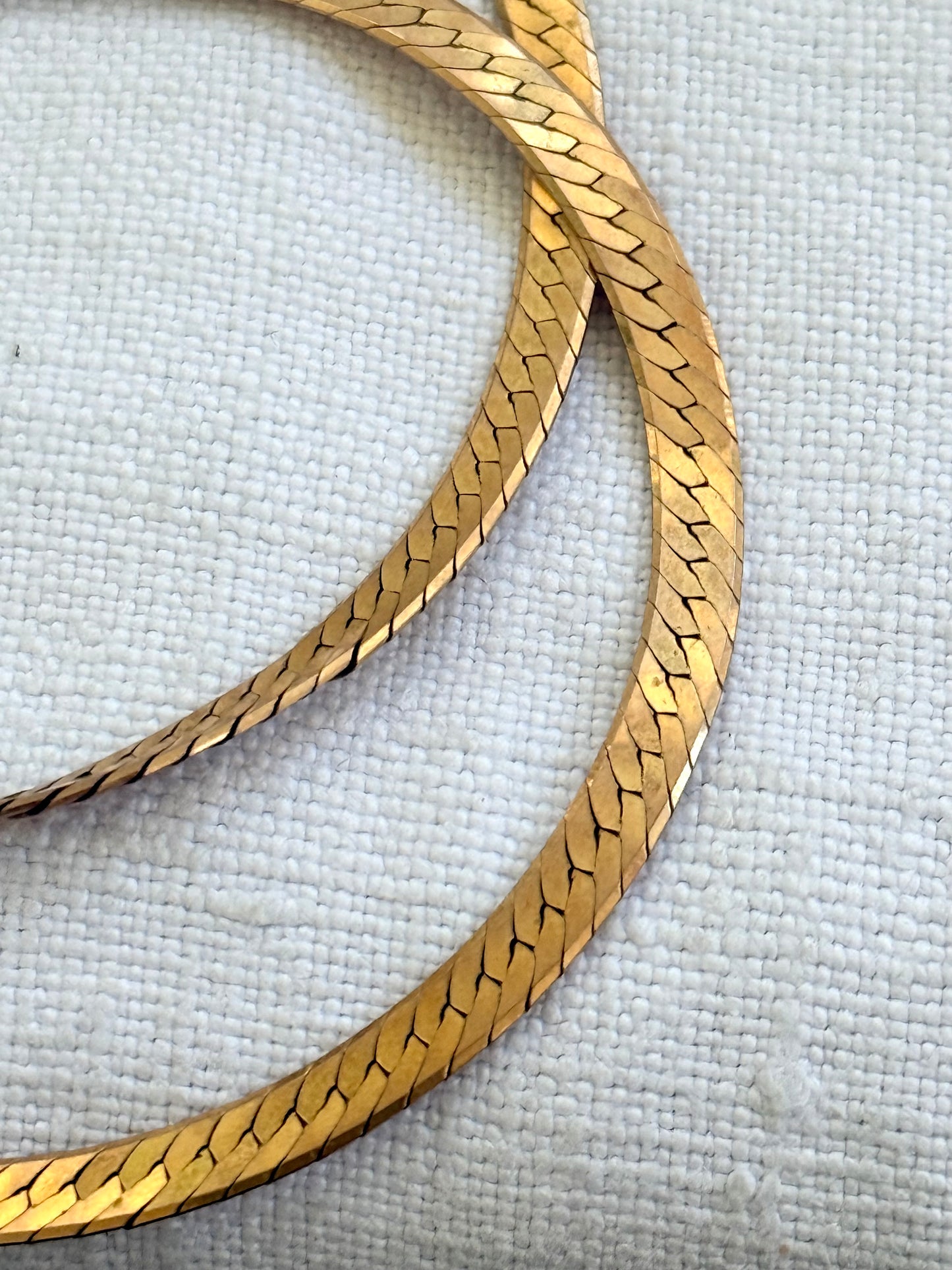 .1970s .1980s .375 .4mm wide .47cm long .9ct gold modernist Italian flat link luxury classic snake chain yellow gold chain necklace